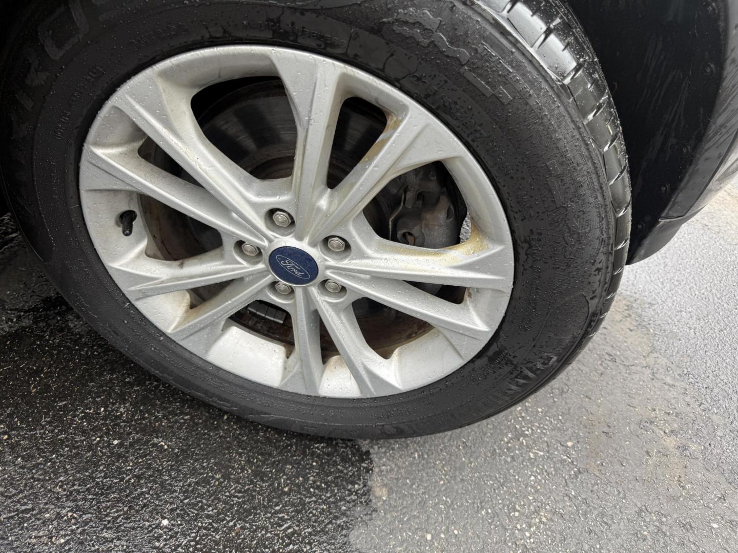 2018 Gray /Black Ford Escape SEL 4WD (1FMCU9HD0JU) with an 1.5L I4 DOHC 16V engine, Automatic transmission, located at 11115 Chardon Rd. , Chardon, OH, 44024, (440) 214-9705, 41.580246, -81.241943 - 2018 Ford Escape SEL 4WD – Turbo Efficiency, Premium Comfort, and All-Weather Confidence! This sharp 2018 Ford Escape SEL 4WD is a great-looking compact crossover that delivers style, comfort, and real capability! Powered by a responsive 1.5L I4 Turbocharged EcoBoost engine paired with a smooth 6 - Photo#5