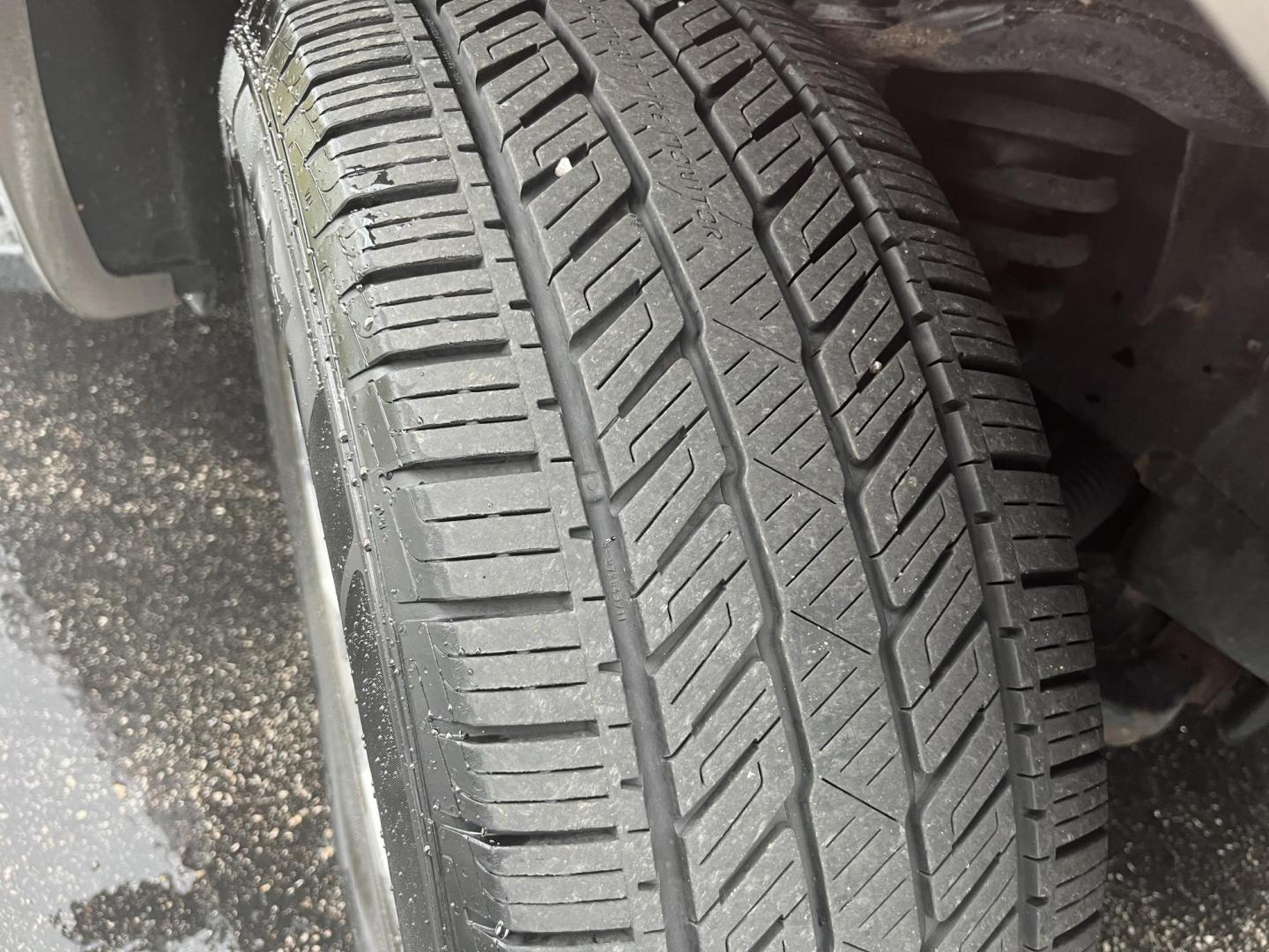 2018 Red /Black Ford F-150 Lariat SuperCrew 5.5-ft. Bed 4WD (1FTEW1EG6JF) with an 3.5L V6 Twin TURBO engine, Automatic transmission, located at 11115 Chardon Rd. , Chardon, OH, 44024, (440) 214-9705, 41.580246, -81.241943 - 2018 Ford F-150 Lariat Crew Cab 4WD – Loaded Luxury Truck with Twin-Turbo Power, FX4 Off-Road Package, and Massive Towing! This stunning 2018 Ford F-150 Lariat Crew Cab 4WD is one of the nicest used F-150s you’ll find — premium luxury meets serious capability! Powered by the potent 3.5L Twin- - Photo#3