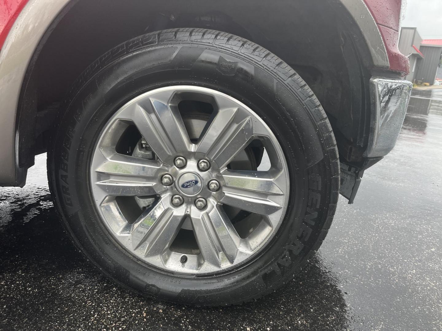 2018 Red /Black Ford F-150 Lariat SuperCrew 5.5-ft. Bed 4WD (1FTEW1EG6JF) with an 3.5L V6 Twin TURBO engine, Automatic transmission, located at 11115 Chardon Rd. , Chardon, OH, 44024, (440) 214-9705, 41.580246, -81.241943 - 2018 Ford F-150 Lariat Crew Cab 4WD – Loaded Luxury Truck with Twin-Turbo Power, FX4 Off-Road Package, and Massive Towing! This stunning 2018 Ford F-150 Lariat Crew Cab 4WD is one of the nicest used F-150s you’ll find — premium luxury meets serious capability! Powered by the potent 3.5L Twin- - Photo#4