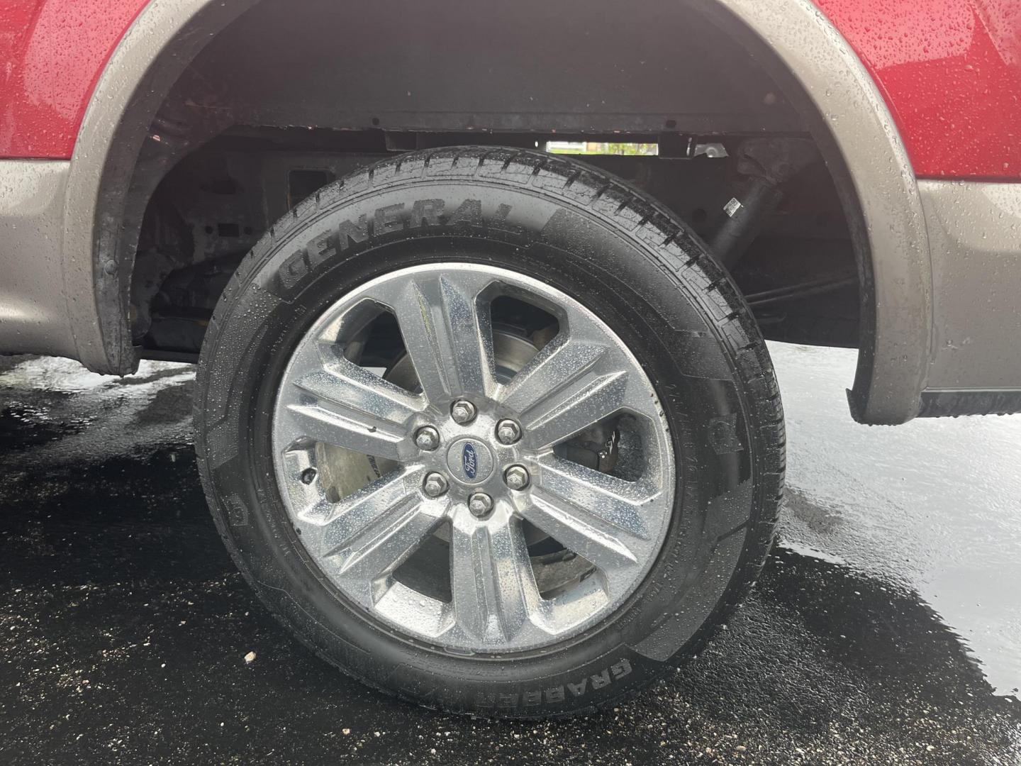 2018 Red /Black Ford F-150 Lariat SuperCrew 5.5-ft. Bed 4WD (1FTEW1EG6JF) with an 3.5L V6 Twin TURBO engine, Automatic transmission, located at 11115 Chardon Rd. , Chardon, OH, 44024, (440) 214-9705, 41.580246, -81.241943 - 2018 Ford F-150 Lariat Crew Cab 4WD – Loaded Luxury Truck with Twin-Turbo Power, FX4 Off-Road Package, and Massive Towing! This stunning 2018 Ford F-150 Lariat Crew Cab 4WD is one of the nicest used F-150s you’ll find — premium luxury meets serious capability! Powered by the potent 3.5L Twin- - Photo#10