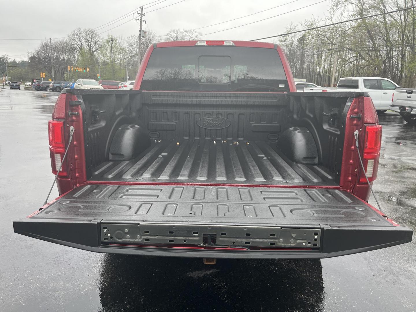 2018 Red /Black Ford F-150 Lariat SuperCrew 5.5-ft. Bed 4WD (1FTEW1EG6JF) with an 3.5L V6 Twin TURBO engine, Automatic transmission, located at 11115 Chardon Rd. , Chardon, OH, 44024, (440) 214-9705, 41.580246, -81.241943 - 2018 Ford F-150 Lariat Crew Cab 4WD – Loaded Luxury Truck with Twin-Turbo Power, FX4 Off-Road Package, and Massive Towing! This stunning 2018 Ford F-150 Lariat Crew Cab 4WD is one of the nicest used F-150s you’ll find — premium luxury meets serious capability! Powered by the potent 3.5L Twin- - Photo#14