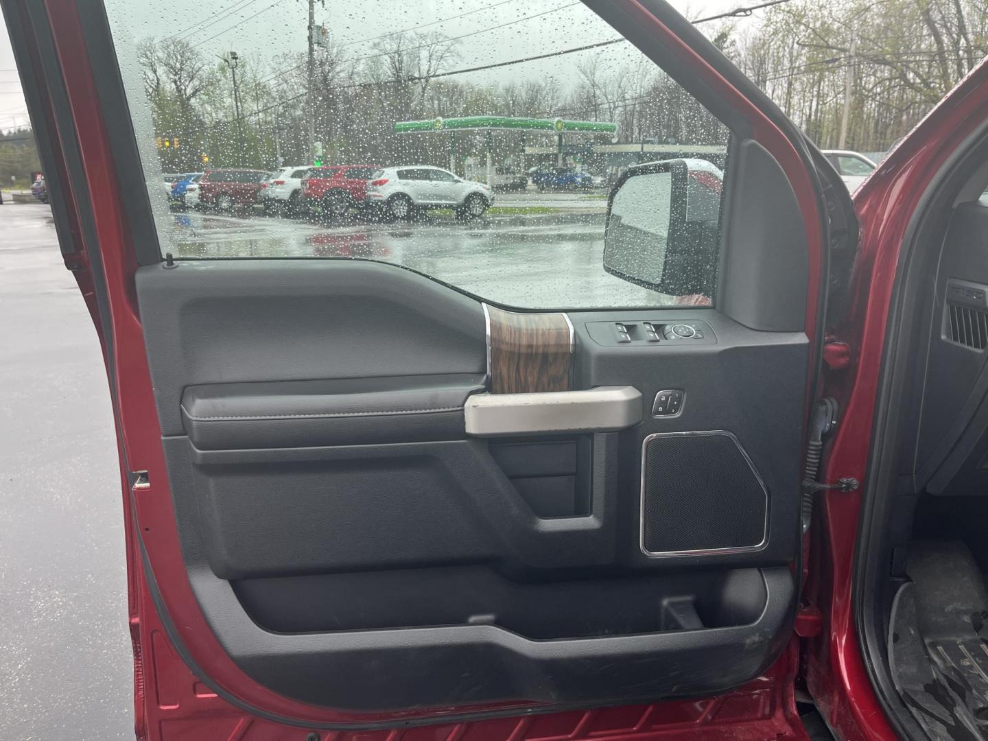 2018 Red /Black Ford F-150 Lariat SuperCrew 5.5-ft. Bed 4WD (1FTEW1EG6JF) with an 3.5L V6 Twin TURBO engine, Automatic transmission, located at 11115 Chardon Rd. , Chardon, OH, 44024, (440) 214-9705, 41.580246, -81.241943 - 2018 Ford F-150 Lariat Crew Cab 4WD – Loaded Luxury Truck with Twin-Turbo Power, FX4 Off-Road Package, and Massive Towing! This stunning 2018 Ford F-150 Lariat Crew Cab 4WD is one of the nicest used F-150s you’ll find — premium luxury meets serious capability! Powered by the potent 3.5L Twin- - Photo#15