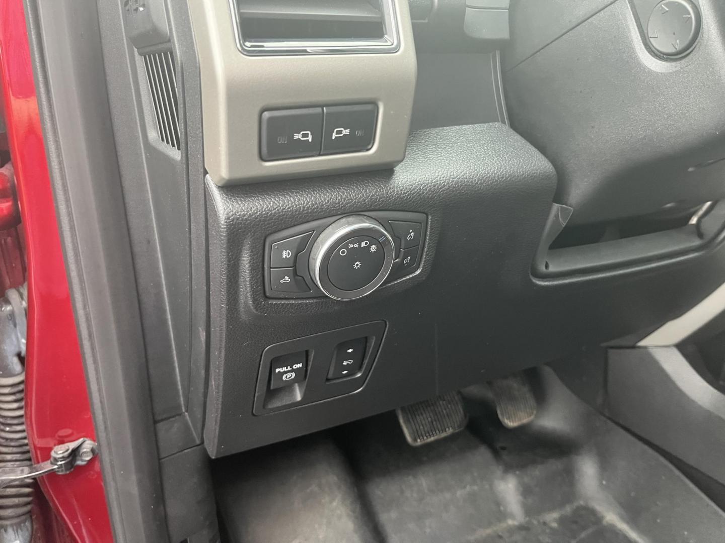 2018 Red /Black Ford F-150 Lariat SuperCrew 5.5-ft. Bed 4WD (1FTEW1EG6JF) with an 3.5L V6 Twin TURBO engine, Automatic transmission, located at 11115 Chardon Rd. , Chardon, OH, 44024, (440) 214-9705, 41.580246, -81.241943 - 2018 Ford F-150 Lariat Crew Cab 4WD – Loaded Luxury Truck with Twin-Turbo Power, FX4 Off-Road Package, and Massive Towing! This stunning 2018 Ford F-150 Lariat Crew Cab 4WD is one of the nicest used F-150s you’ll find — premium luxury meets serious capability! Powered by the potent 3.5L Twin- - Photo#19