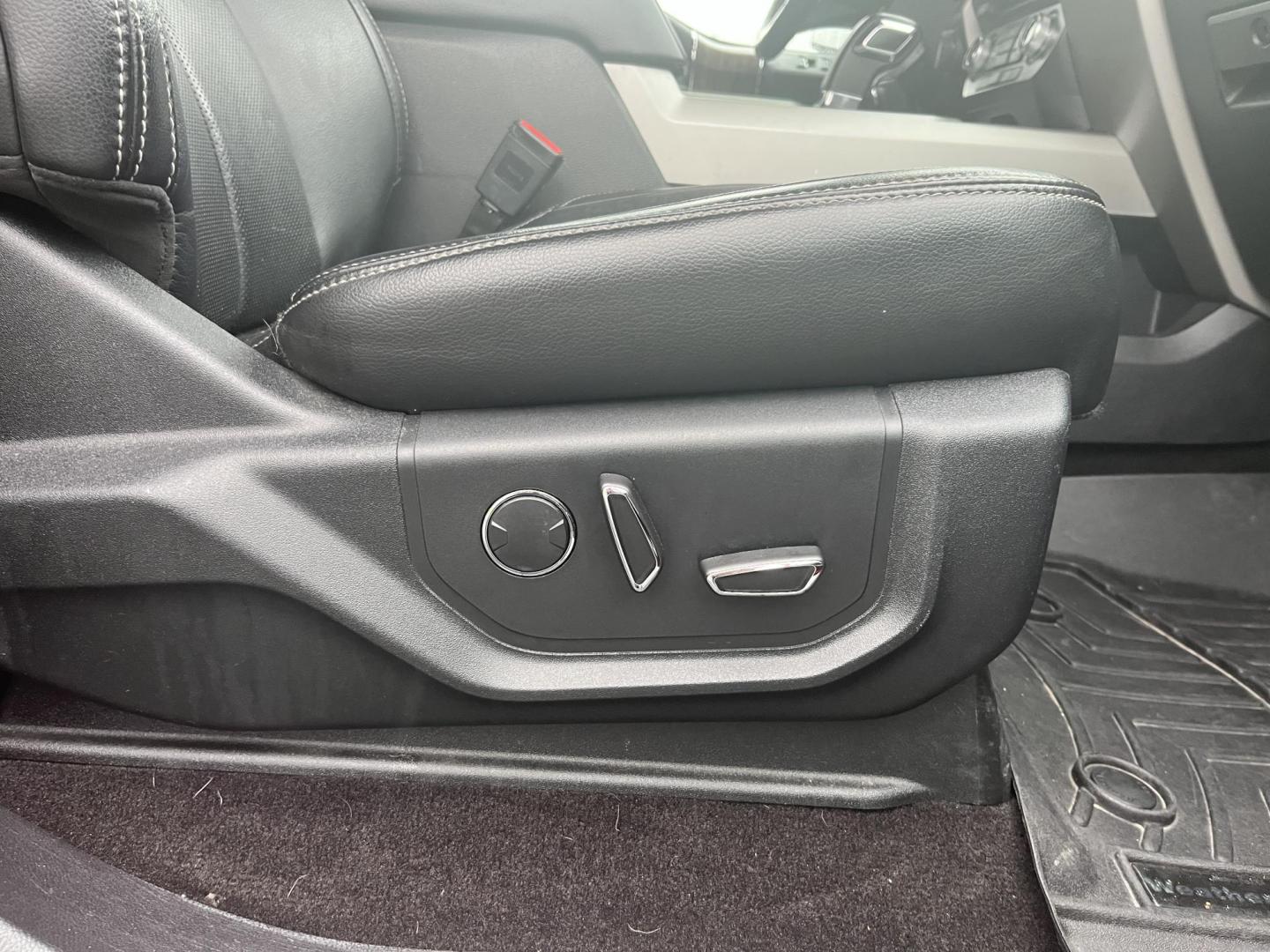 2018 Red /Black Ford F-150 Lariat SuperCrew 5.5-ft. Bed 4WD (1FTEW1EG6JF) with an 3.5L V6 Twin TURBO engine, Automatic transmission, located at 11115 Chardon Rd. , Chardon, OH, 44024, (440) 214-9705, 41.580246, -81.241943 - 2018 Ford F-150 Lariat Crew Cab 4WD – Loaded Luxury Truck with Twin-Turbo Power, FX4 Off-Road Package, and Massive Towing! This stunning 2018 Ford F-150 Lariat Crew Cab 4WD is one of the nicest used F-150s you’ll find — premium luxury meets serious capability! Powered by the potent 3.5L Twin- - Photo#37