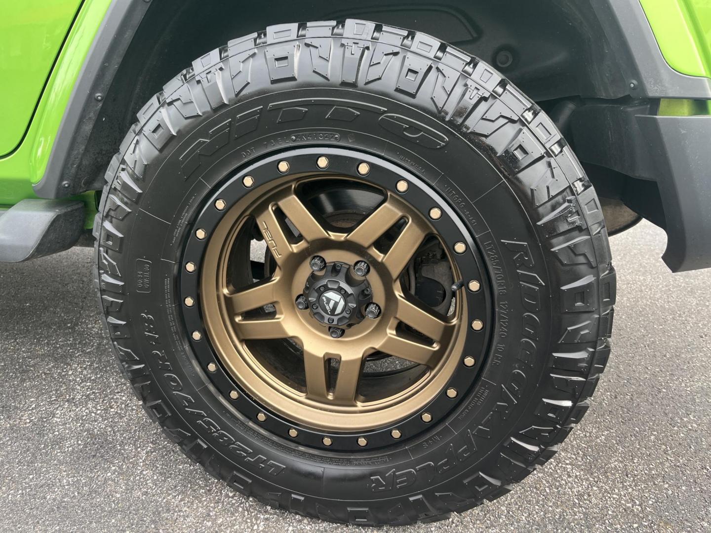 2018 Jeep Wrangler JK Unlimited Sahara (1C4HJXEG7JW) with an 3.6L V6 DOHC 24V FFV engine, 6A transmission, located at 547 E. Main St., Orwell, OH, 44076, (440) 437-5893, 41.535435, -80.847855 - Photo#10