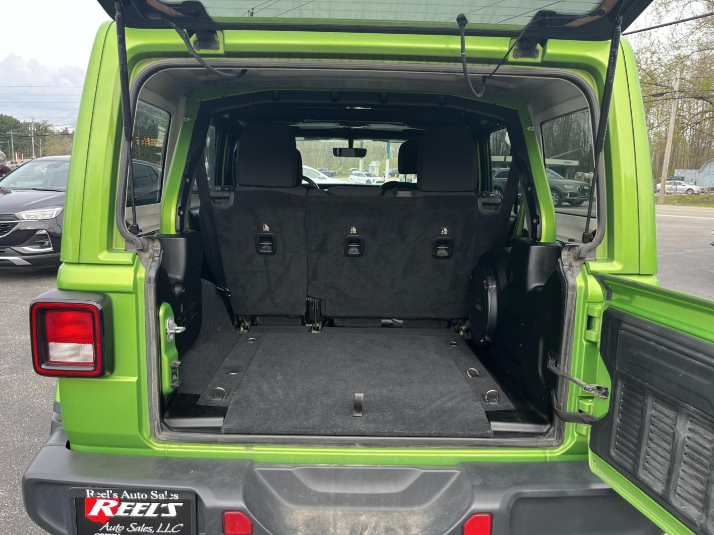 2018 Jeep Wrangler JK Unlimited Sahara (1C4HJXEG7JW) with an 3.6L V6 DOHC 24V FFV engine, 6A transmission, located at 547 E. Main St., Orwell, OH, 44076, (440) 437-5893, 41.535435, -80.847855 - Photo#14