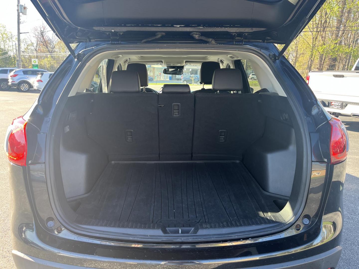 2015 Mazda CX-5 Grand Touring AWD (JM3KE4DY1F0) with an 2.5L L4 DOHC 16V engine, 6-Speed Automatic transmission, located at 547 E. Main St., Orwell, OH, 44076, (440) 437-5893, 41.535435, -80.847855 - Photo#14