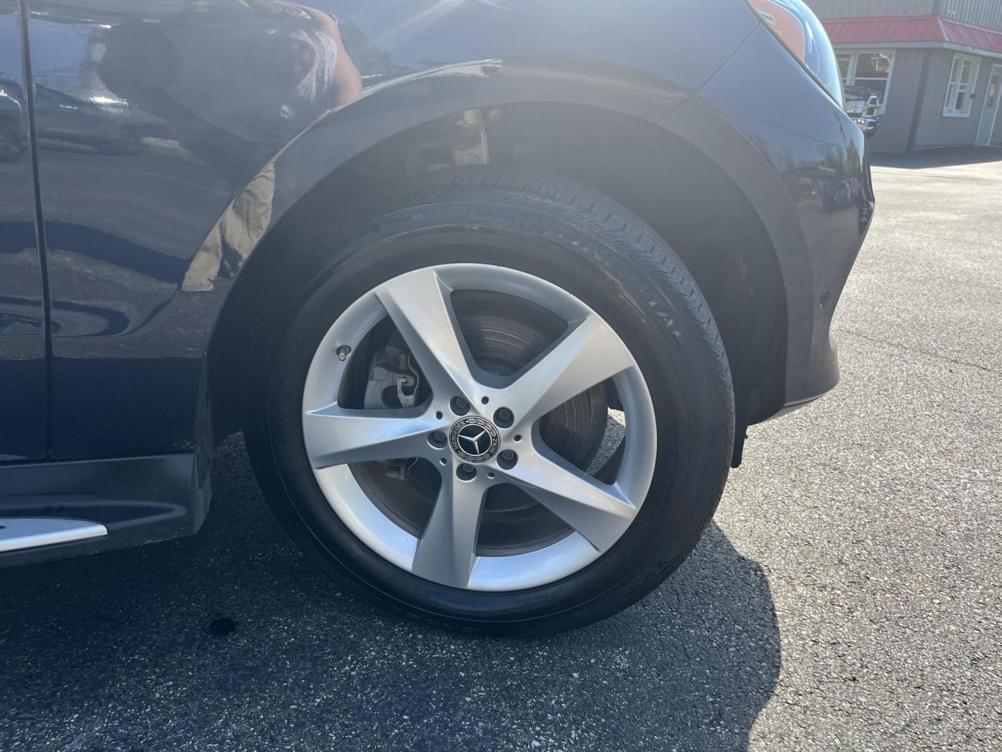 2018 Blue /Tan Mercedes-Benz GLE-Class GLE350 4MATIC (4JGDA5HB0JB) with an 3.5L V6 DOHC 24V engine, Automatic transmission, located at 11115 Chardon Rd. , Chardon, OH, 44024, (440) 214-9705, 41.580246, -81.241943 - 2018 Mercedes-Benz GLE 350 4MOTION – Luxury 4MATIC SUV with Premium Upgrades and Strong Towing Capability! This elegant 2018 Mercedes-Benz GLE 350 4MATIC is a refined and capable luxury SUV that offers comfort, technology, and real-world utility. Powered by a smooth 3.5L V6 engine paired with a 7- Photo#4