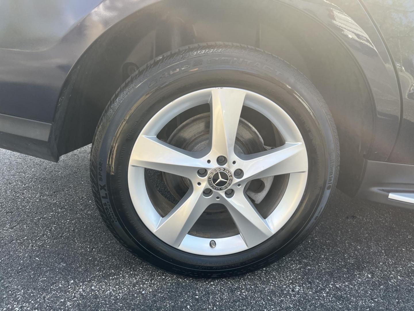 2018 Blue /Tan Mercedes-Benz GLE-Class GLE350 4MATIC (4JGDA5HB0JB) with an 3.5L V6 DOHC 24V engine, Automatic transmission, located at 11115 Chardon Rd. , Chardon, OH, 44024, (440) 214-9705, 41.580246, -81.241943 - 2018 Mercedes-Benz GLE 350 4MOTION – Luxury 4MATIC SUV with Premium Upgrades and Strong Towing Capability! This elegant 2018 Mercedes-Benz GLE 350 4MATIC is a refined and capable luxury SUV that offers comfort, technology, and real-world utility. Powered by a smooth 3.5L V6 engine paired with a 7- Photo#7