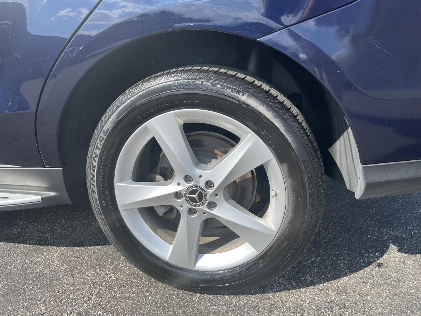 2018 Blue /Tan Mercedes-Benz GLE-Class GLE350 4MATIC (4JGDA5HB0JB) with an 3.5L V6 DOHC 24V engine, Automatic transmission, located at 11115 Chardon Rd. , Chardon, OH, 44024, (440) 214-9705, 41.580246, -81.241943 - 2018 Mercedes-Benz GLE 350 4MOTION – Luxury 4MATIC SUV with Premium Upgrades and Strong Towing Capability! This elegant 2018 Mercedes-Benz GLE 350 4MATIC is a refined and capable luxury SUV that offers comfort, technology, and real-world utility. Powered by a smooth 3.5L V6 engine paired with a 7- Photo#10