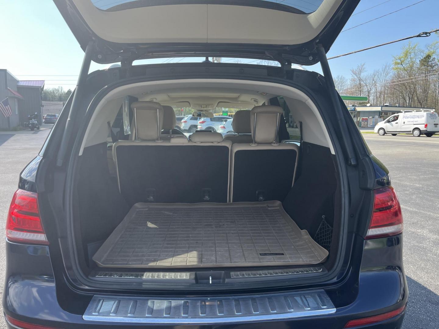 2018 Blue /Tan Mercedes-Benz GLE-Class GLE350 4MATIC (4JGDA5HB0JB) with an 3.5L V6 DOHC 24V engine, Automatic transmission, located at 11115 Chardon Rd. , Chardon, OH, 44024, (440) 214-9705, 41.580246, -81.241943 - 2018 Mercedes-Benz GLE 350 4MOTION – Luxury 4MATIC SUV with Premium Upgrades and Strong Towing Capability! This elegant 2018 Mercedes-Benz GLE 350 4MATIC is a refined and capable luxury SUV that offers comfort, technology, and real-world utility. Powered by a smooth 3.5L V6 engine paired with a 7- Photo#13