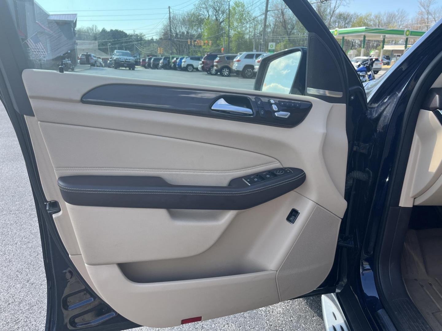 2018 Blue /Tan Mercedes-Benz GLE-Class GLE350 4MATIC (4JGDA5HB0JB) with an 3.5L V6 DOHC 24V engine, Automatic transmission, located at 11115 Chardon Rd. , Chardon, OH, 44024, (440) 214-9705, 41.580246, -81.241943 - 2018 Mercedes-Benz GLE 350 4MOTION – Luxury 4MATIC SUV with Premium Upgrades and Strong Towing Capability! This elegant 2018 Mercedes-Benz GLE 350 4MATIC is a refined and capable luxury SUV that offers comfort, technology, and real-world utility. Powered by a smooth 3.5L V6 engine paired with a 7- Photo#15