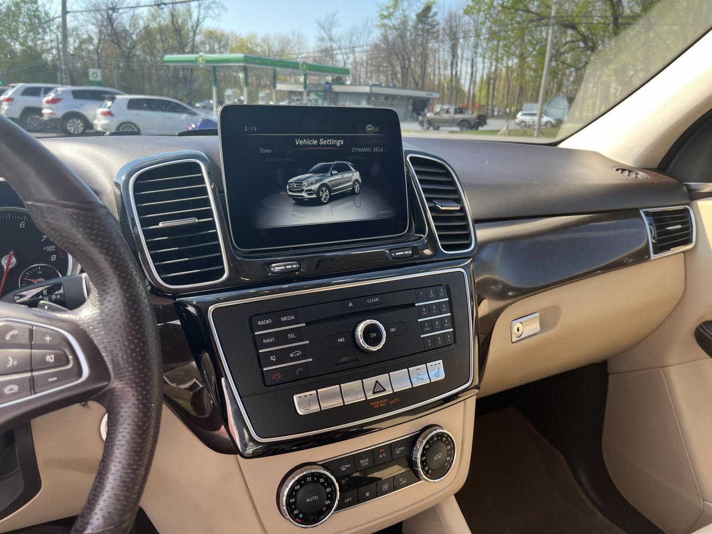 2018 Blue /Tan Mercedes-Benz GLE-Class GLE350 4MATIC (4JGDA5HB0JB) with an 3.5L V6 DOHC 24V engine, Automatic transmission, located at 11115 Chardon Rd. , Chardon, OH, 44024, (440) 214-9705, 41.580246, -81.241943 - 2018 Mercedes-Benz GLE 350 4MOTION – Luxury 4MATIC SUV with Premium Upgrades and Strong Towing Capability! This elegant 2018 Mercedes-Benz GLE 350 4MATIC is a refined and capable luxury SUV that offers comfort, technology, and real-world utility. Powered by a smooth 3.5L V6 engine paired with a 7- Photo#25