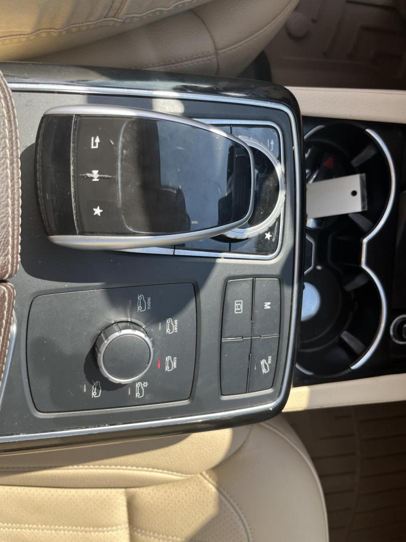 2018 Blue /Tan Mercedes-Benz GLE-Class GLE350 4MATIC (4JGDA5HB0JB) with an 3.5L V6 DOHC 24V engine, Automatic transmission, located at 11115 Chardon Rd. , Chardon, OH, 44024, (440) 214-9705, 41.580246, -81.241943 - 2018 Mercedes-Benz GLE 350 4MOTION – Luxury 4MATIC SUV with Premium Upgrades and Strong Towing Capability! This elegant 2018 Mercedes-Benz GLE 350 4MATIC is a refined and capable luxury SUV that offers comfort, technology, and real-world utility. Powered by a smooth 3.5L V6 engine paired with a 7- Photo#30