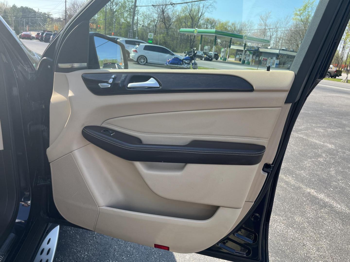 2018 Blue /Tan Mercedes-Benz GLE-Class GLE350 4MATIC (4JGDA5HB0JB) with an 3.5L V6 DOHC 24V engine, Automatic transmission, located at 11115 Chardon Rd. , Chardon, OH, 44024, (440) 214-9705, 41.580246, -81.241943 - 2018 Mercedes-Benz GLE 350 4MOTION – Luxury 4MATIC SUV with Premium Upgrades and Strong Towing Capability! This elegant 2018 Mercedes-Benz GLE 350 4MATIC is a refined and capable luxury SUV that offers comfort, technology, and real-world utility. Powered by a smooth 3.5L V6 engine paired with a 7- Photo#38