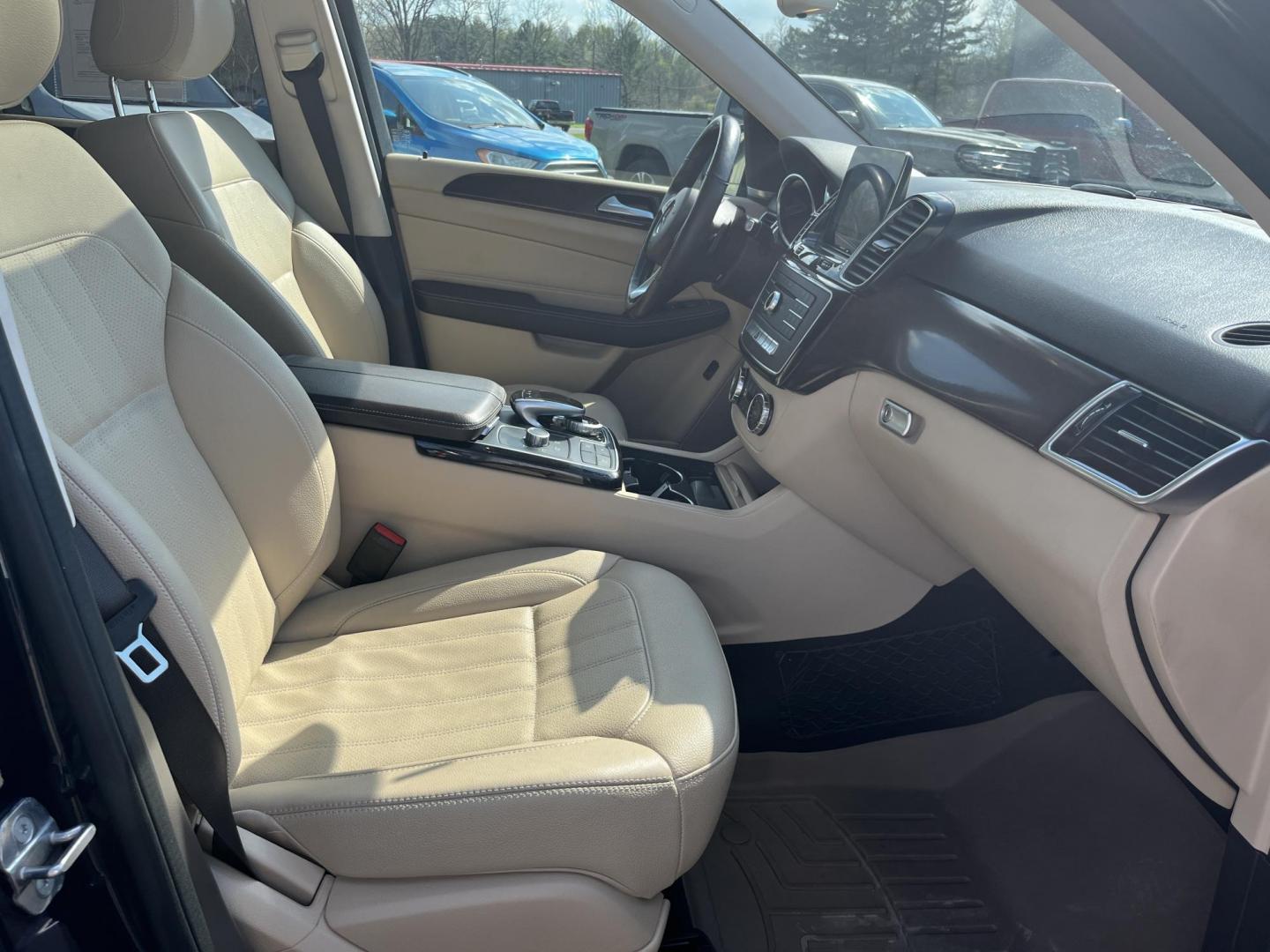 2018 Blue /Tan Mercedes-Benz GLE-Class GLE350 4MATIC (4JGDA5HB0JB) with an 3.5L V6 DOHC 24V engine, Automatic transmission, located at 11115 Chardon Rd. , Chardon, OH, 44024, (440) 214-9705, 41.580246, -81.241943 - 2018 Mercedes-Benz GLE 350 4MOTION – Luxury 4MATIC SUV with Premium Upgrades and Strong Towing Capability! This elegant 2018 Mercedes-Benz GLE 350 4MATIC is a refined and capable luxury SUV that offers comfort, technology, and real-world utility. Powered by a smooth 3.5L V6 engine paired with a 7- Photo#39