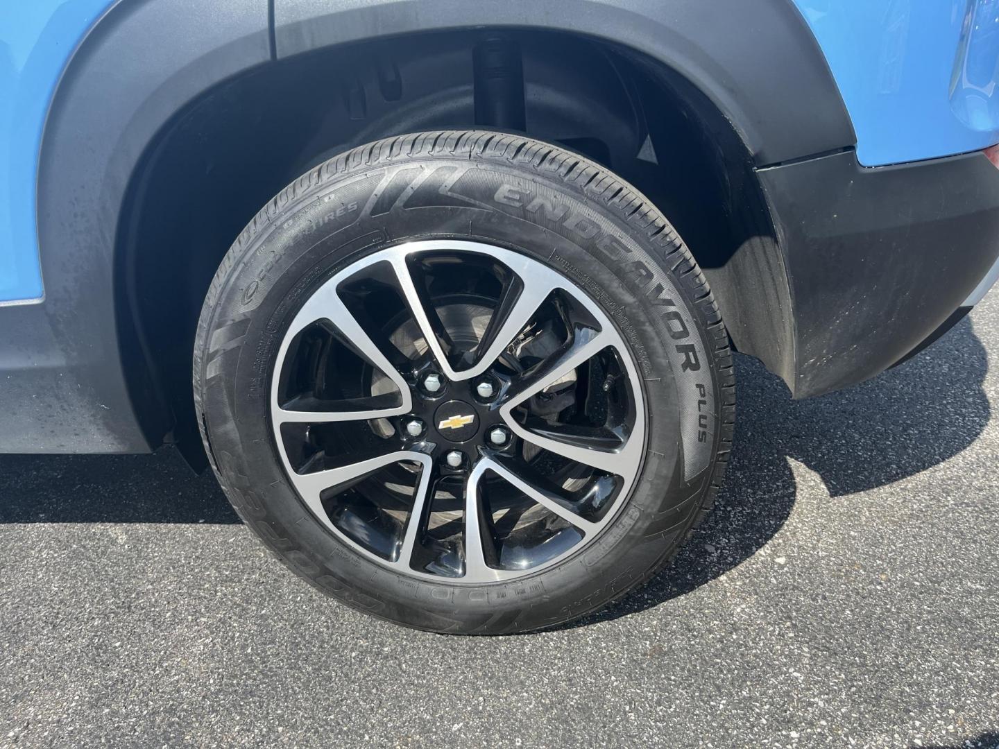 2024 Blue /Black Chevrolet Trailblazer LT AWD (KL79MRSL3RB) with an 1.3L I3 DOHC 12V Turbo engine, Automatic transmission, located at 11115 Chardon Rd. , Chardon, OH, 44024, (440) 214-9705, 41.580246, -81.241943 - 2024 Chevrolet Trailblazer LT AWD – Modern Compact SUV with Turbo Power and Loaded Features! This nearly new 2024 Chevrolet Trailblazer LT AWD is a stylish, efficient, and well-equipped crossover that’s perfect for daily driving and weekend adventures! Powered by a responsive 1.3L I3 Turbocharg- Photo#10