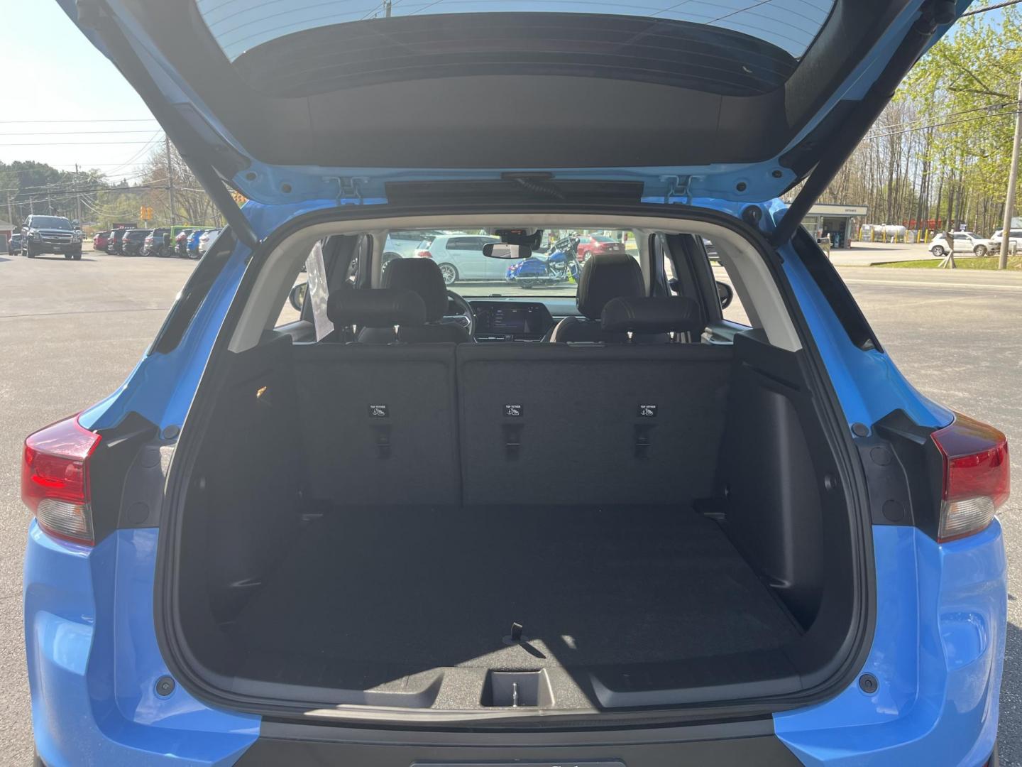 2024 Blue /Black Chevrolet Trailblazer LT AWD (KL79MRSL3RB) with an 1.3L I3 DOHC 12V Turbo engine, Automatic transmission, located at 11115 Chardon Rd. , Chardon, OH, 44024, (440) 214-9705, 41.580246, -81.241943 - 2024 Chevrolet Trailblazer LT AWD – Modern Compact SUV with Turbo Power and Loaded Features! This nearly new 2024 Chevrolet Trailblazer LT AWD is a stylish, efficient, and well-equipped crossover that’s perfect for daily driving and weekend adventures! Powered by a responsive 1.3L I3 Turbocharg- Photo#14