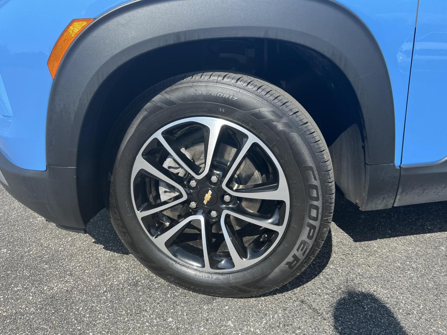 2024 Blue /Black Chevrolet Trailblazer LT AWD (KL79MRSL3RB) with an 1.3L I3 DOHC 12V Turbo engine, Automatic transmission, located at 11115 Chardon Rd. , Chardon, OH, 44024, (440) 214-9705, 41.580246, -81.241943 - 2024 Chevrolet Trailblazer LT AWD – Modern Compact SUV with Turbo Power and Loaded Features! This nearly new 2024 Chevrolet Trailblazer LT AWD is a stylish, efficient, and well-equipped crossover that’s perfect for daily driving and weekend adventures! Powered by a responsive 1.3L I3 Turbocharg- Photo#12