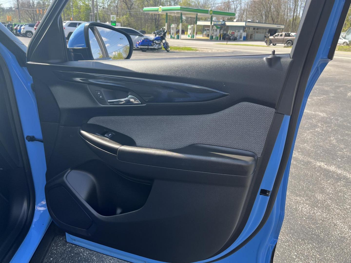 2024 Blue /Black Chevrolet Trailblazer LT AWD (KL79MRSL3RB) with an 1.3L I3 DOHC 12V Turbo engine, Automatic transmission, located at 11115 Chardon Rd. , Chardon, OH, 44024, (440) 214-9705, 41.580246, -81.241943 - 2024 Chevrolet Trailblazer LT AWD – Modern Compact SUV with Turbo Power and Loaded Features! This nearly new 2024 Chevrolet Trailblazer LT AWD is a stylish, efficient, and well-equipped crossover that’s perfect for daily driving and weekend adventures! Powered by a responsive 1.3L I3 Turbocharg- Photo#32