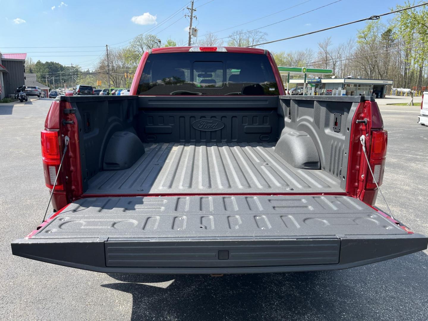 2018 Red /Brown Ford F-150 King Ranch SuperCrew 6.5-ft. Bed 4WD (1FTFW1EGXJF) with an 3.5 V6 TWIN TURBO engine, Automatic transmission, located at 547 E. Main St., Orwell, OH, 44076, (440) 437-5893, 41.535435, -80.847855 - 2018 Ford F-150 King Ranch Crew Cab 6.5' Bed 4WD – Top-Tier Luxury Truck with Massive Towing Power! This loaded 2018 Ford F-150 King Ranch Crew Cab is a true standout — western luxury meets serious capability in one premium package! Powered by the potent 3.5L Twin-Turbo EcoBoost V6 engine paire - Photo#14