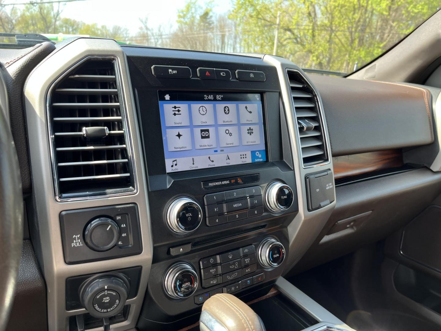 2018 Red /Brown Ford F-150 King Ranch SuperCrew 6.5-ft. Bed 4WD (1FTFW1EGXJF) with an 3.5 V6 TWIN TURBO engine, Automatic transmission, located at 547 E. Main St., Orwell, OH, 44076, (440) 437-5893, 41.535435, -80.847855 - 2018 Ford F-150 King Ranch Crew Cab 6.5' Bed 4WD – Top-Tier Luxury Truck with Massive Towing Power! This loaded 2018 Ford F-150 King Ranch Crew Cab is a true standout — western luxury meets serious capability in one premium package! Powered by the potent 3.5L Twin-Turbo EcoBoost V6 engine paire - Photo#25