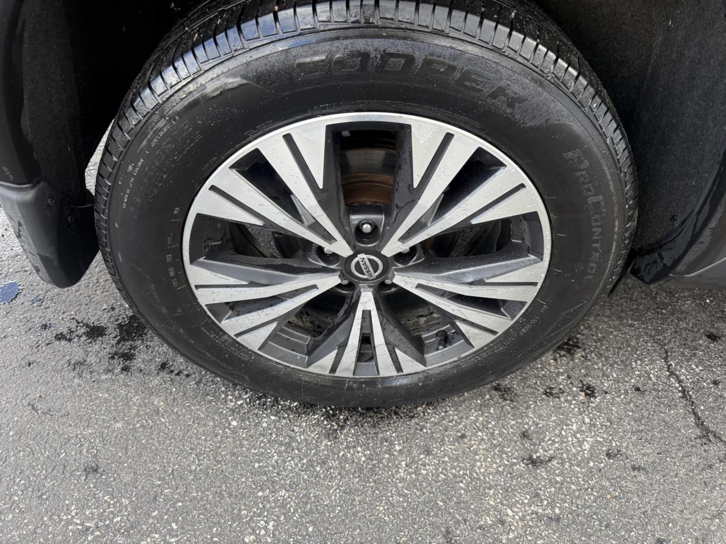 2021 Black /Black Nissan Rogue SV AWD (JN8AT3BB5MW) with an 2.5L I4 DOHC 16V engine, Automatic transmission, located at 547 E. Main St., Orwell, OH, 44076, (440) 437-5893, 41.535435, -80.847855 - Photo#26