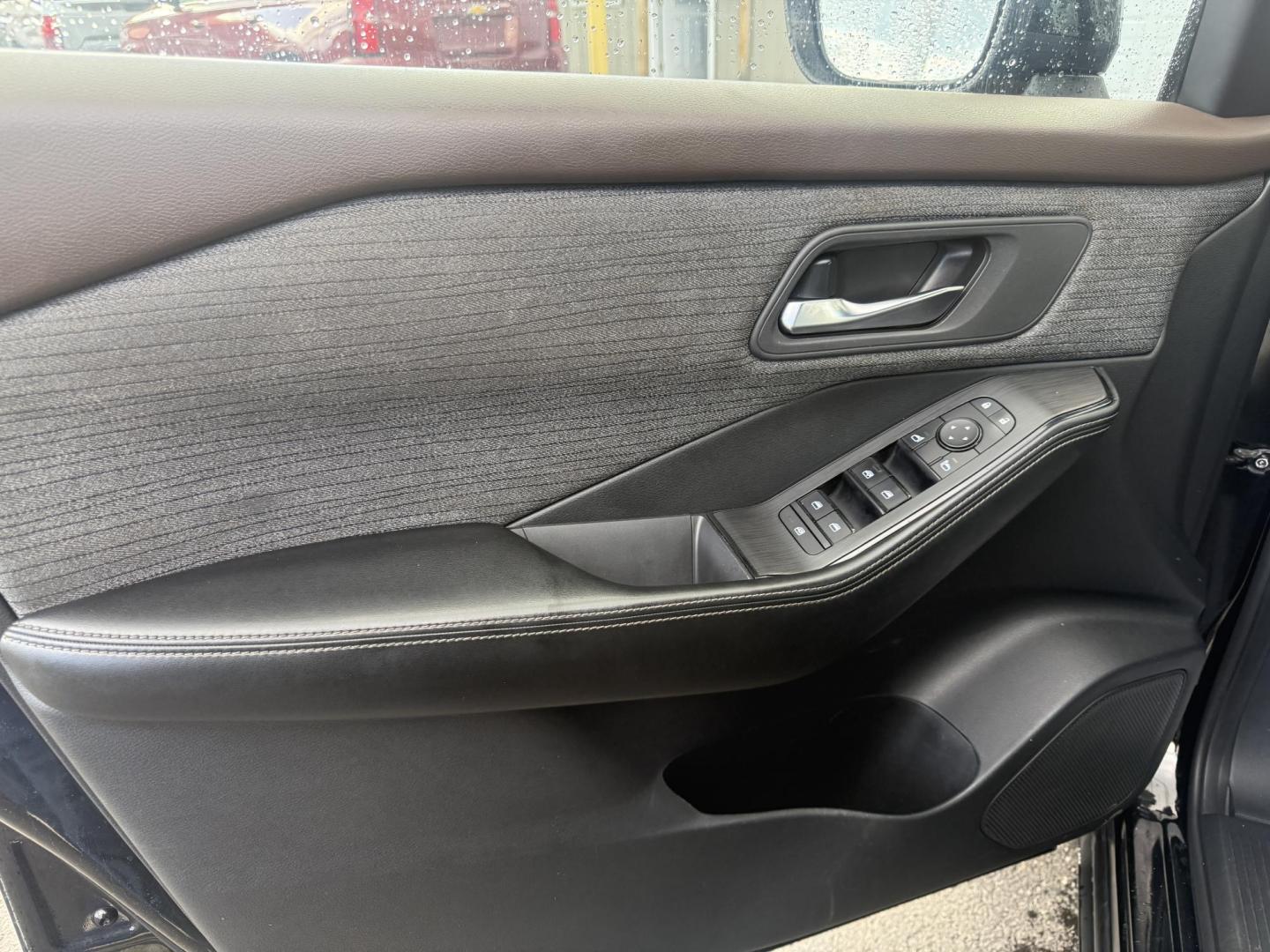 2021 Black /Black Nissan Rogue SV AWD (JN8AT3BB5MW) with an 2.5L I4 DOHC 16V engine, Automatic transmission, located at 547 E. Main St., Orwell, OH, 44076, (440) 437-5893, 41.535435, -80.847855 - Photo#7