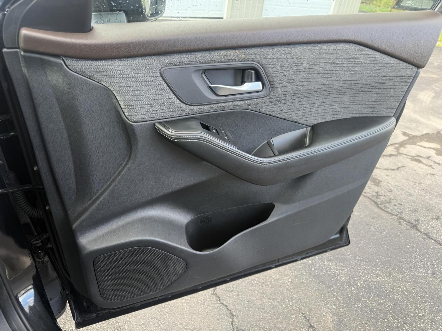 2021 Black /Black Nissan Rogue SV AWD (JN8AT3BB5MW) with an 2.5L I4 DOHC 16V engine, Automatic transmission, located at 547 E. Main St., Orwell, OH, 44076, (440) 437-5893, 41.535435, -80.847855 - Photo#39