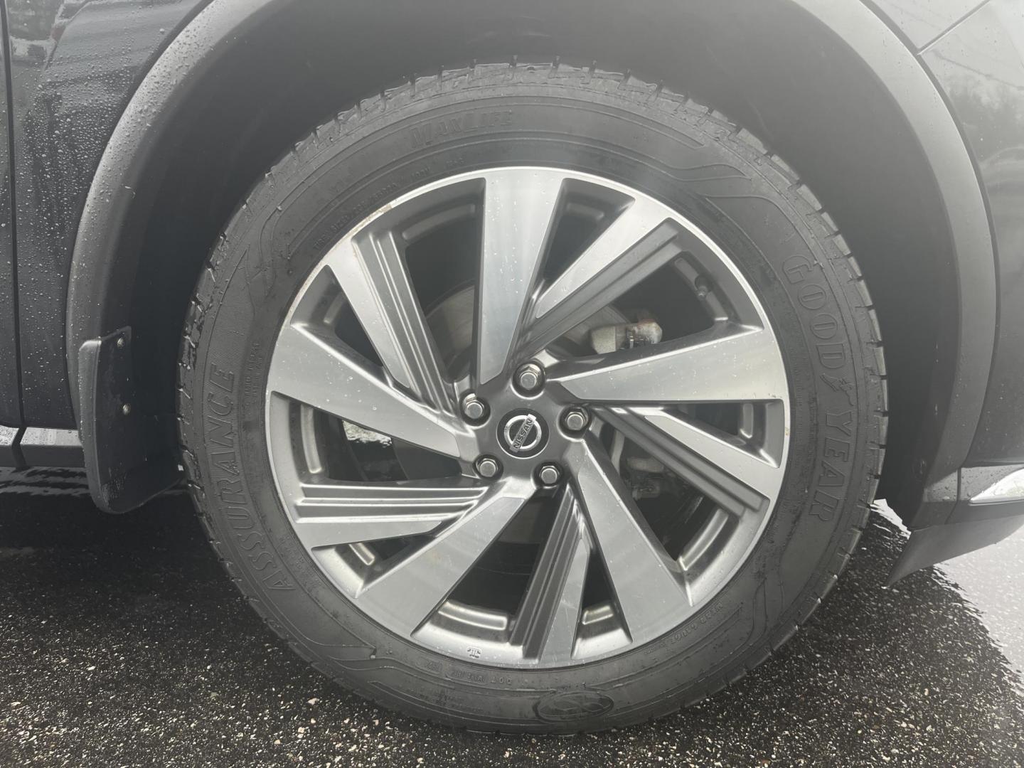 2019 Black /Black Nissan Murano SL AWD (5N1AZ2MS7KN) with an 3.5L V6 DOHC 24V engine, Automatic transmission, located at 11115 Chardon Rd. , Chardon, OH, 44024, (440) 214-9705, 41.580246, -81.241943 - 2019 Nissan Murano SL AWD – Premium Midsize Crossover with V6 Power, BOSE Sound, and Loaded Safety! This beautiful 2019 Nissan Murano SL AWD is a refined and comfortable crossover that offers luxury features, smooth performance, and confident all-weather capability. Powered by a strong and smooth - Photo#4