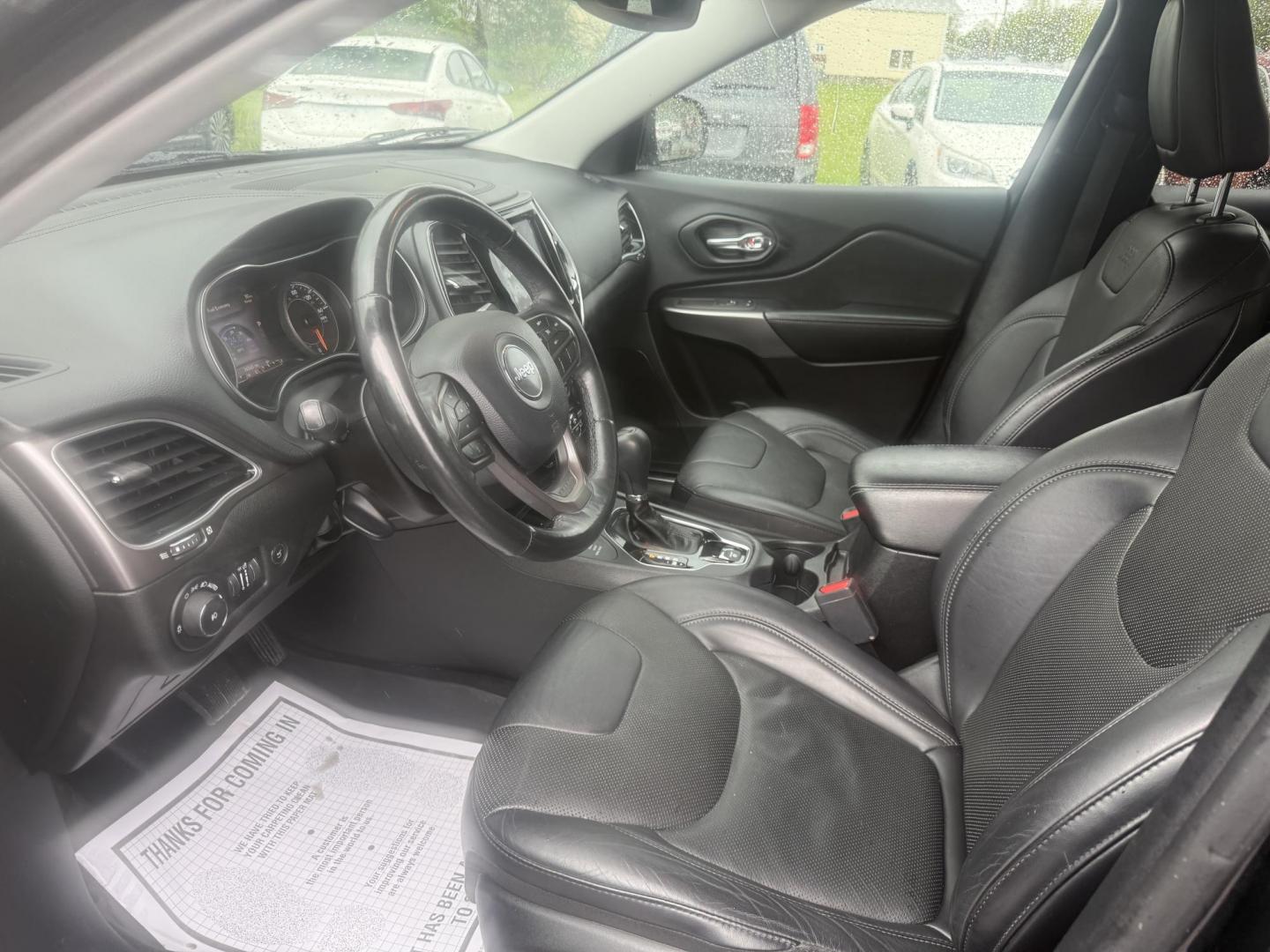 2019 Black /Black Jeep Cherokee Limited 4WD (1C4PJMDX2KD) with an 3.2L V6 DOHC 24V engine, Automatic transmission, located at 547 E. Main St., Orwell, OH, 44076, (440) 437-5893, 41.535435, -80.847855 - 2019 Jeep Cherokee Limited 4WD – Premium Luxury with V6 Power and All-Terrain Capability! This 2019 Jeep Cherokee Limited 4WD is a sharp, well-equipped midsize SUV that blends upscale comfort with true Jeep versatility. Powered by the strong 3.2L Pentastar V6 engine paired with a smooth 9-speed a - Photo#6