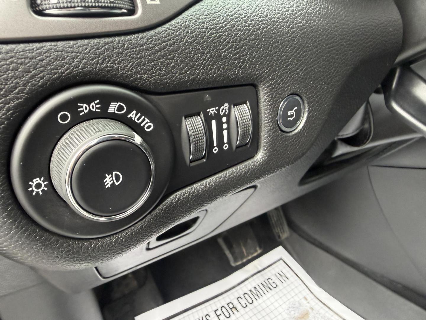 2019 Black /Black Jeep Cherokee Limited 4WD (1C4PJMDX2KD) with an 3.2L V6 DOHC 24V engine, Automatic transmission, located at 547 E. Main St., Orwell, OH, 44076, (440) 437-5893, 41.535435, -80.847855 - 2019 Jeep Cherokee Limited 4WD – Premium Luxury with V6 Power and All-Terrain Capability! This 2019 Jeep Cherokee Limited 4WD is a sharp, well-equipped midsize SUV that blends upscale comfort with true Jeep versatility. Powered by the strong 3.2L Pentastar V6 engine paired with a smooth 9-speed a - Photo#10