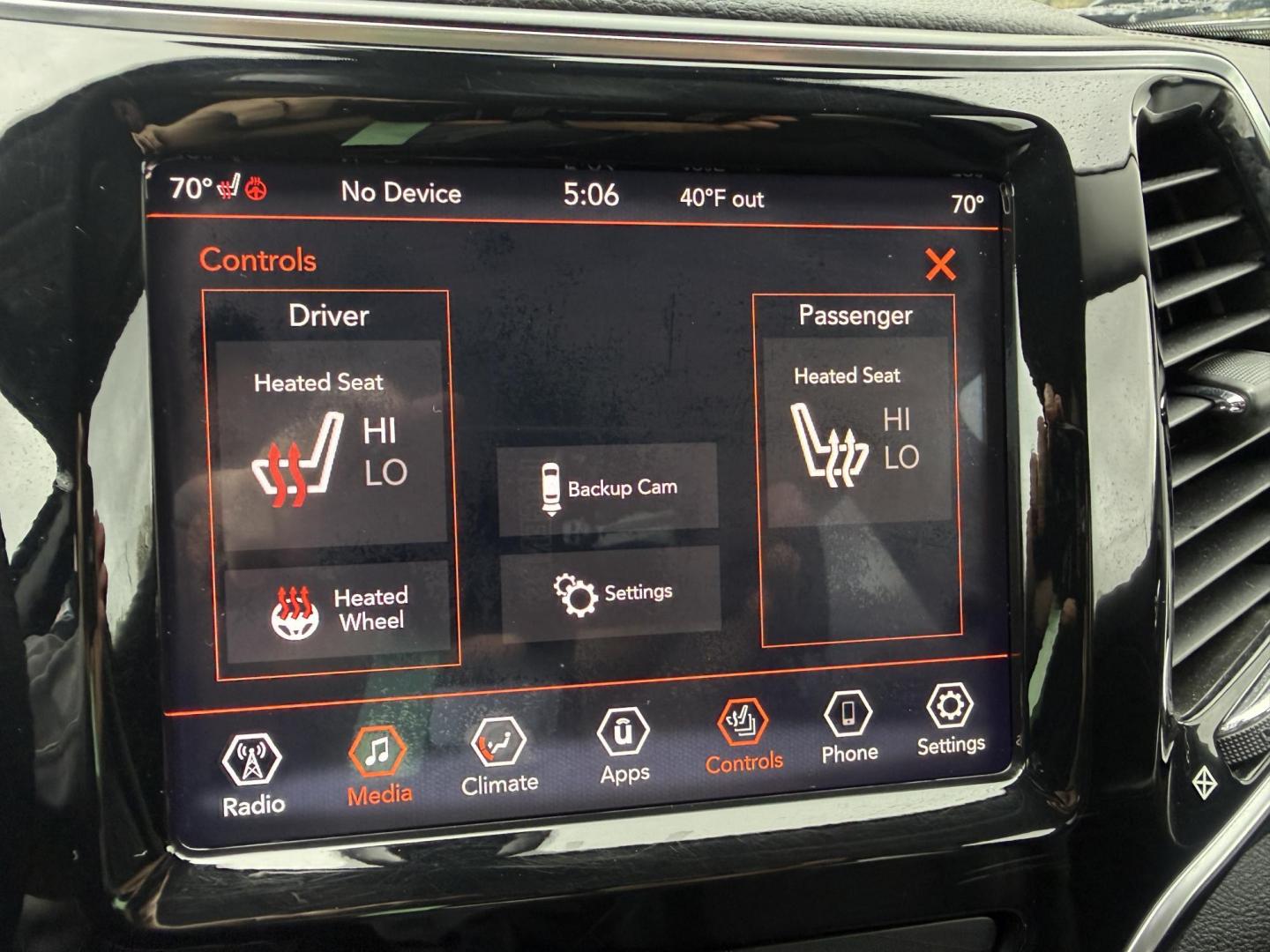 2019 Black /Black Jeep Cherokee Limited 4WD (1C4PJMDX2KD) with an 3.2L V6 DOHC 24V engine, Automatic transmission, located at 547 E. Main St., Orwell, OH, 44076, (440) 437-5893, 41.535435, -80.847855 - 2019 Jeep Cherokee Limited 4WD – Premium Luxury with V6 Power and All-Terrain Capability! This 2019 Jeep Cherokee Limited 4WD is a sharp, well-equipped midsize SUV that blends upscale comfort with true Jeep versatility. Powered by the strong 3.2L Pentastar V6 engine paired with a smooth 9-speed a - Photo#14