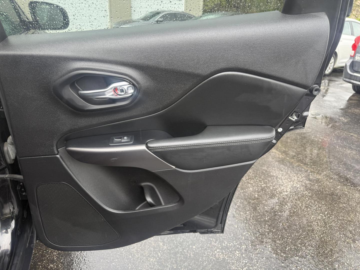 2019 Black /Black Jeep Cherokee Limited 4WD (1C4PJMDX2KD) with an 3.2L V6 DOHC 24V engine, Automatic transmission, located at 547 E. Main St., Orwell, OH, 44076, (440) 437-5893, 41.535435, -80.847855 - 2019 Jeep Cherokee Limited 4WD – Premium Luxury with V6 Power and All-Terrain Capability! This 2019 Jeep Cherokee Limited 4WD is a sharp, well-equipped midsize SUV that blends upscale comfort with true Jeep versatility. Powered by the strong 3.2L Pentastar V6 engine paired with a smooth 9-speed a - Photo#41