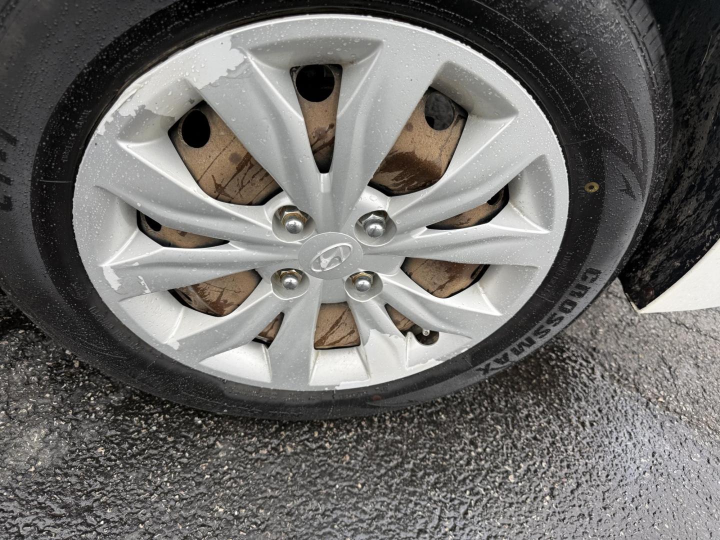 2019 White /Black Hyundai Accent SE 4-Door 6A (3KPC24A39KE) with an 1.6L I4 DOHC 16V engine, Automatic transmission, located at 547 E. Main St., Orwell, OH, 44076, (440) 437-5893, 41.535435, -80.847855 - 2019 Hyundai Accent SE – Super Efficient, Reliable, and Ready to Drive! This clean 2019 Hyundai Accent SE is a fantastic compact sedan that’s perfect for commuting and saving money at the pump! Powered by a smooth 1.6L I4 GDI engine paired with a responsive 6-speed automatic transmission, it de - Photo#28