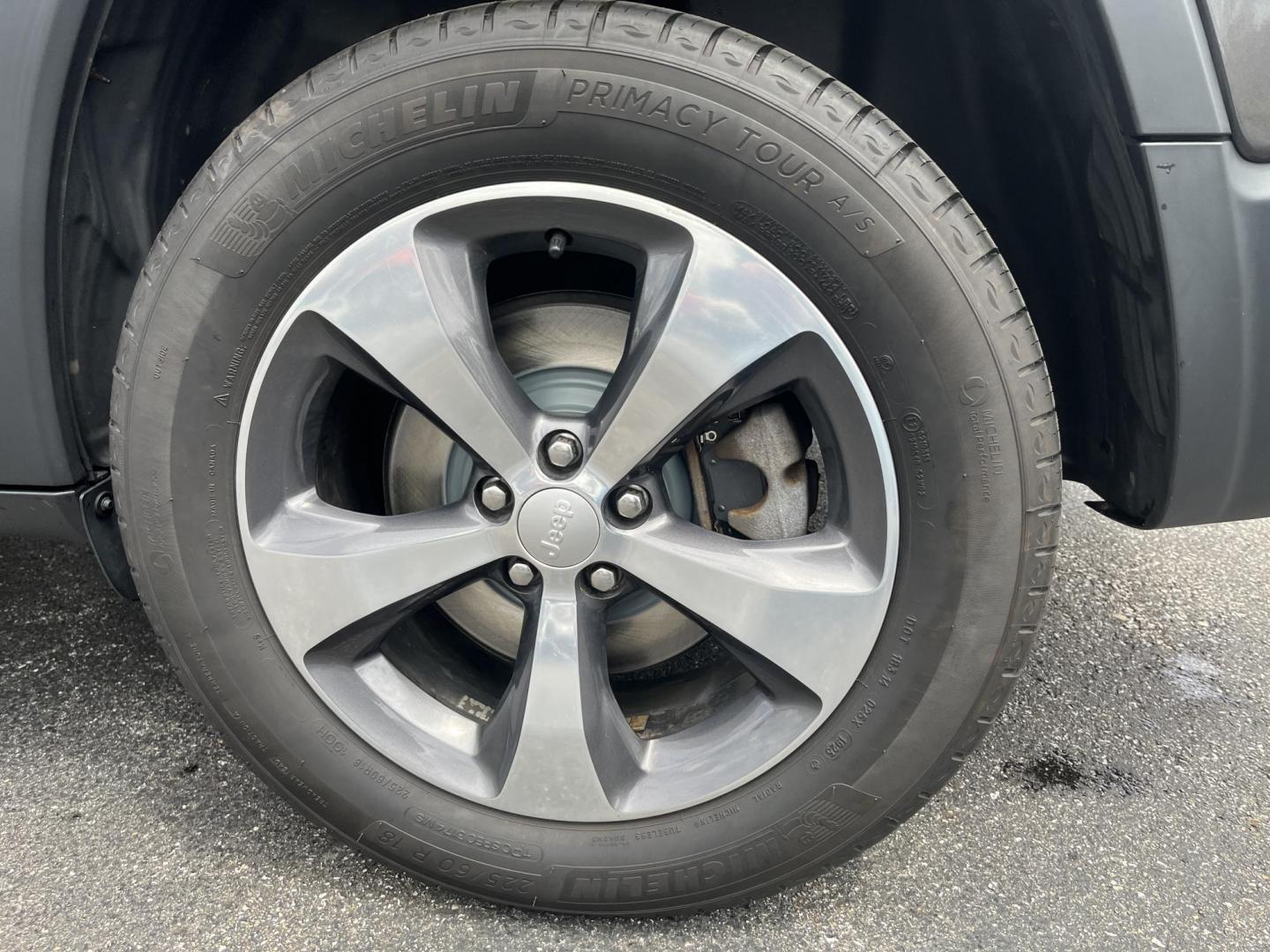 2020 Gray /Black Jeep Cherokee Limited 4WD (1C4PJMDXXLD) with an 3.2L V6 DOHC 24V engine, Automatic transmission, located at 11115 Chardon Rd. , Chardon, OH, 44024, (440) 214-9705, 41.580246, -81.241943 - 2020 Jeep Cherokee Limited 4WD – Premium Luxury with V6 Power and Confident Capability! This 2020 Jeep Cherokee Limited 4WD is a refined midsize SUV that offers upscale comfort, modern technology, and all-weather confidence. Powered by the strong 3.2L Pentastar V6 engine paired with a smooth 9-sp - Photo#10