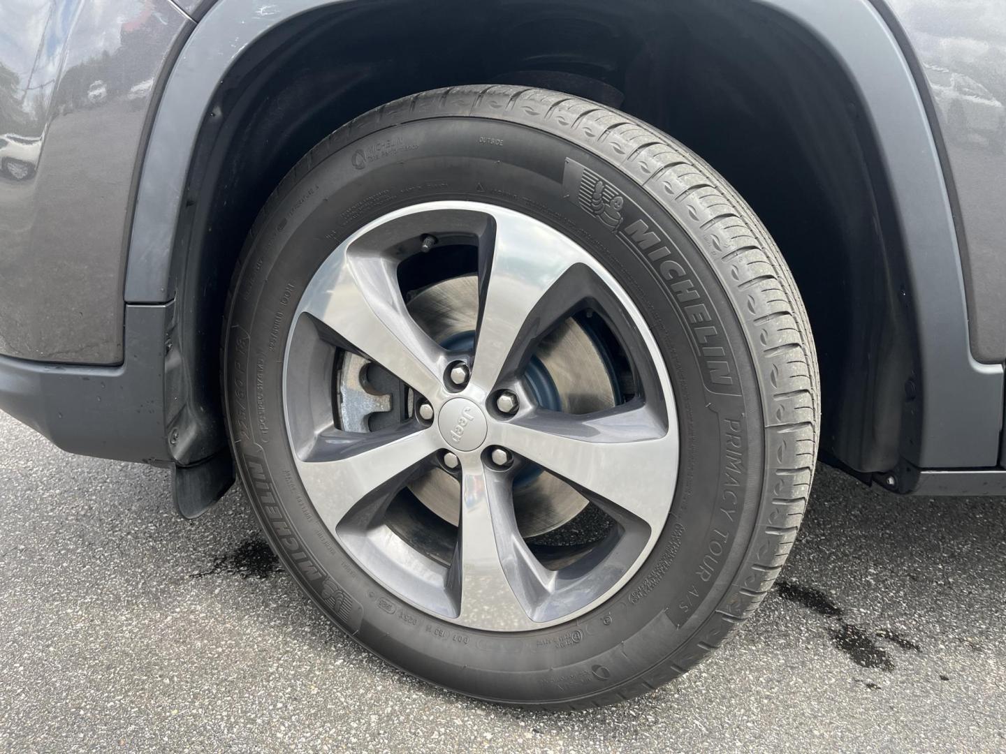2020 Gray /Black Jeep Cherokee Limited 4WD (1C4PJMDXXLD) with an 3.2L V6 DOHC 24V engine, Automatic transmission, located at 11115 Chardon Rd. , Chardon, OH, 44024, (440) 214-9705, 41.580246, -81.241943 - 2020 Jeep Cherokee Limited 4WD – Premium Luxury with V6 Power and Confident Capability! This 2020 Jeep Cherokee Limited 4WD is a refined midsize SUV that offers upscale comfort, modern technology, and all-weather confidence. Powered by the strong 3.2L Pentastar V6 engine paired with a smooth 9-sp - Photo#12