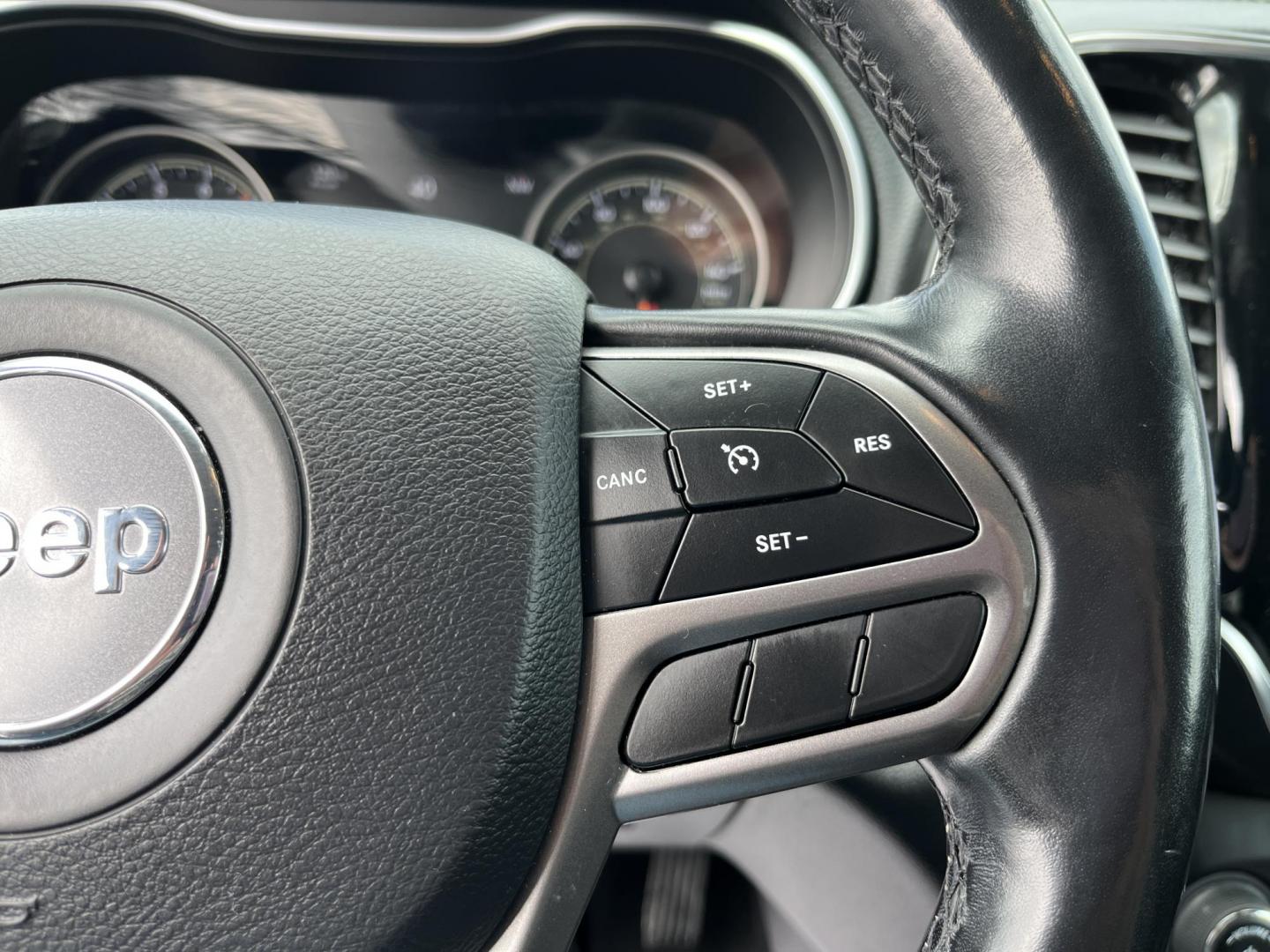 2020 Gray /Black Jeep Cherokee Limited 4WD (1C4PJMDXXLD) with an 3.2L V6 DOHC 24V engine, Automatic transmission, located at 11115 Chardon Rd. , Chardon, OH, 44024, (440) 214-9705, 41.580246, -81.241943 - 2020 Jeep Cherokee Limited 4WD – Premium Luxury with V6 Power and Confident Capability! This 2020 Jeep Cherokee Limited 4WD is a refined midsize SUV that offers upscale comfort, modern technology, and all-weather confidence. Powered by the strong 3.2L Pentastar V6 engine paired with a smooth 9-sp - Photo#22