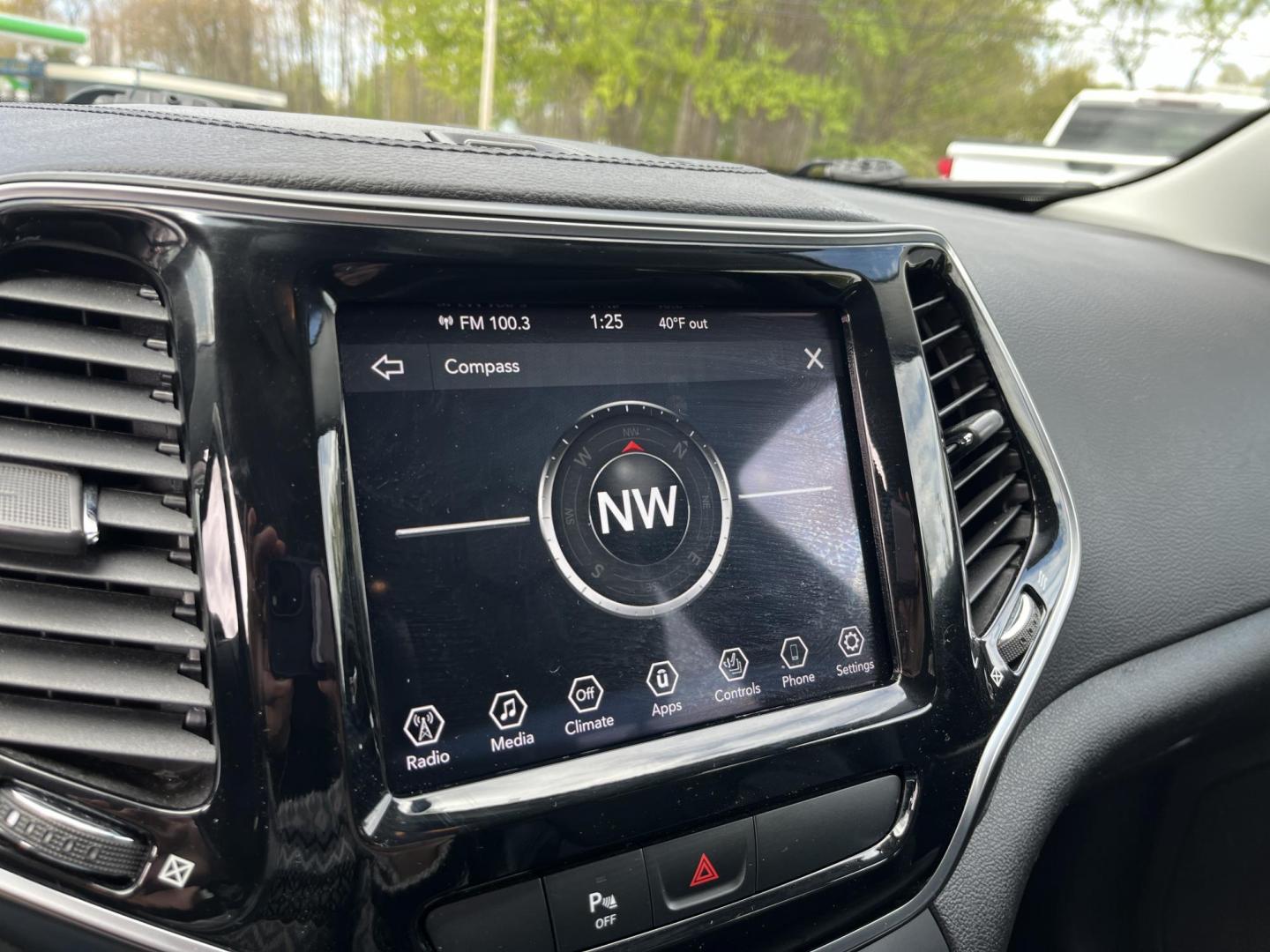 2020 Gray /Black Jeep Cherokee Limited 4WD (1C4PJMDXXLD) with an 3.2L V6 DOHC 24V engine, Automatic transmission, located at 11115 Chardon Rd. , Chardon, OH, 44024, (440) 214-9705, 41.580246, -81.241943 - 2020 Jeep Cherokee Limited 4WD – Premium Luxury with V6 Power and Confident Capability! This 2020 Jeep Cherokee Limited 4WD is a refined midsize SUV that offers upscale comfort, modern technology, and all-weather confidence. Powered by the strong 3.2L Pentastar V6 engine paired with a smooth 9-sp - Photo#26