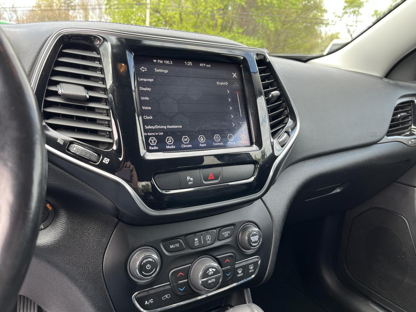 2020 Gray /Black Jeep Cherokee Limited 4WD (1C4PJMDXXLD) with an 3.2L V6 DOHC 24V engine, Automatic transmission, located at 11115 Chardon Rd. , Chardon, OH, 44024, (440) 214-9705, 41.580246, -81.241943 - 2020 Jeep Cherokee Limited 4WD – Premium Luxury with V6 Power and Confident Capability! This 2020 Jeep Cherokee Limited 4WD is a refined midsize SUV that offers upscale comfort, modern technology, and all-weather confidence. Powered by the strong 3.2L Pentastar V6 engine paired with a smooth 9-sp - Photo#24
