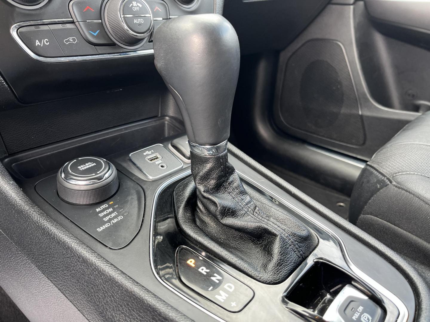 2020 Gray /Black Jeep Cherokee Limited 4WD (1C4PJMDXXLD) with an 3.2L V6 DOHC 24V engine, Automatic transmission, located at 11115 Chardon Rd. , Chardon, OH, 44024, (440) 214-9705, 41.580246, -81.241943 - 2020 Jeep Cherokee Limited 4WD – Premium Luxury with V6 Power and Confident Capability! This 2020 Jeep Cherokee Limited 4WD is a refined midsize SUV that offers upscale comfort, modern technology, and all-weather confidence. Powered by the strong 3.2L Pentastar V6 engine paired with a smooth 9-sp - Photo#29