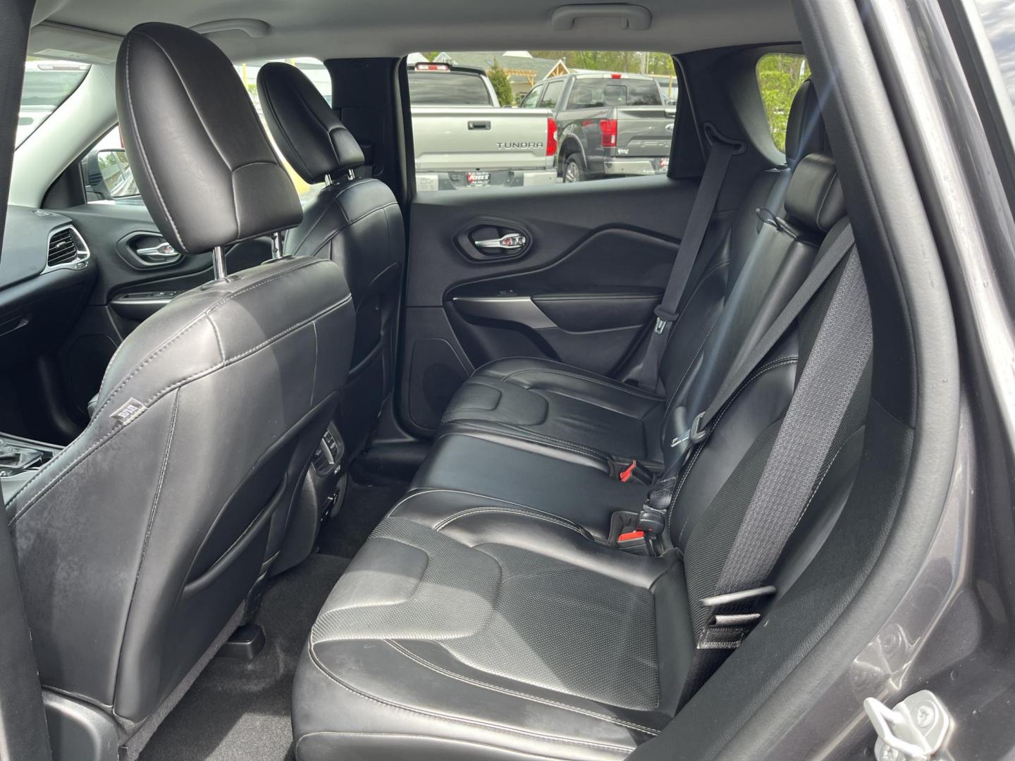 2020 Gray /Black Jeep Cherokee Limited 4WD (1C4PJMDXXLD) with an 3.2L V6 DOHC 24V engine, Automatic transmission, located at 11115 Chardon Rd. , Chardon, OH, 44024, (440) 214-9705, 41.580246, -81.241943 - 2020 Jeep Cherokee Limited 4WD – Premium Luxury with V6 Power and Confident Capability! This 2020 Jeep Cherokee Limited 4WD is a refined midsize SUV that offers upscale comfort, modern technology, and all-weather confidence. Powered by the strong 3.2L Pentastar V6 engine paired with a smooth 9-sp - Photo#32