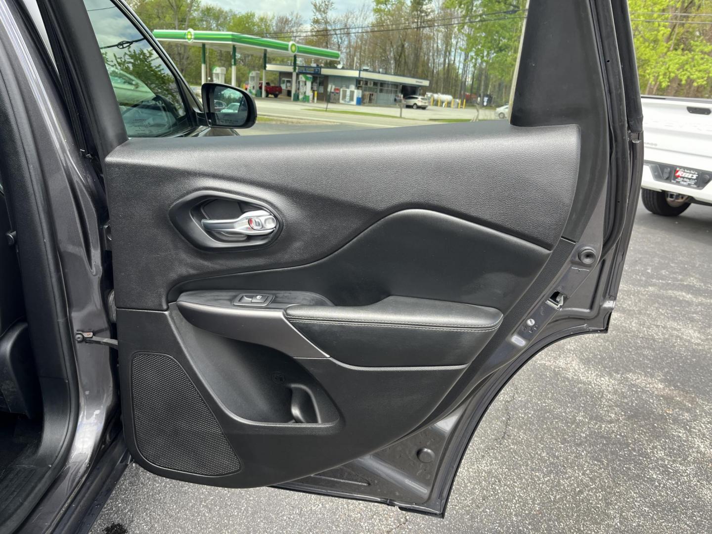 2020 Gray /Black Jeep Cherokee Limited 4WD (1C4PJMDXXLD) with an 3.2L V6 DOHC 24V engine, Automatic transmission, located at 11115 Chardon Rd. , Chardon, OH, 44024, (440) 214-9705, 41.580246, -81.241943 - 2020 Jeep Cherokee Limited 4WD – Premium Luxury with V6 Power and Confident Capability! This 2020 Jeep Cherokee Limited 4WD is a refined midsize SUV that offers upscale comfort, modern technology, and all-weather confidence. Powered by the strong 3.2L Pentastar V6 engine paired with a smooth 9-sp - Photo#34