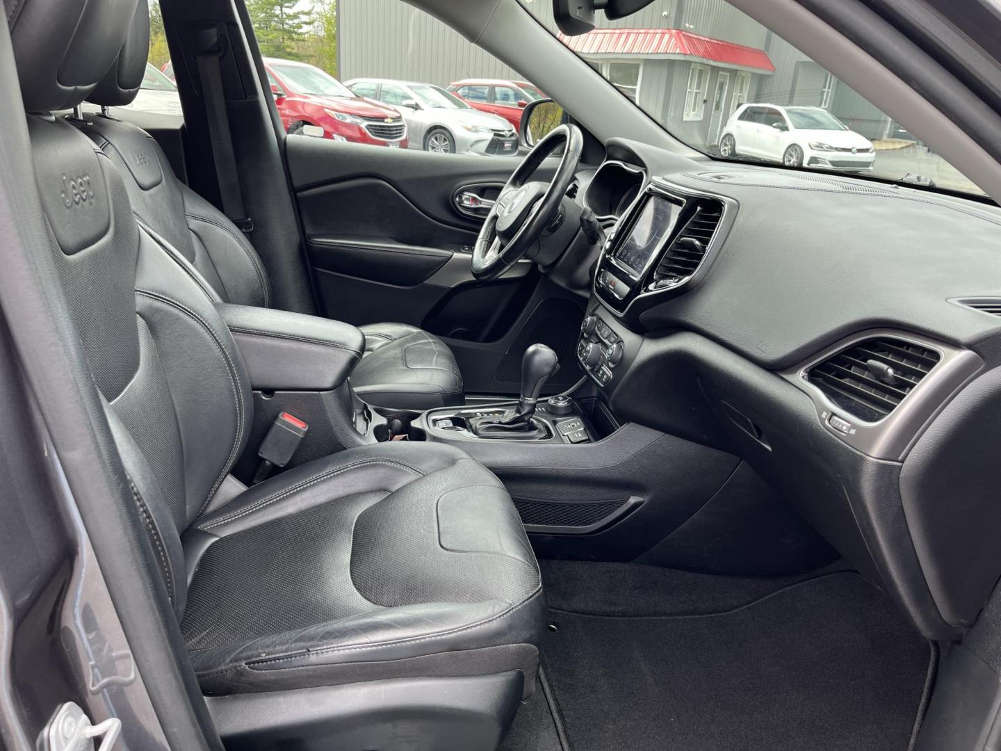 2020 Gray /Black Jeep Cherokee Limited 4WD (1C4PJMDXXLD) with an 3.2L V6 DOHC 24V engine, Automatic transmission, located at 11115 Chardon Rd. , Chardon, OH, 44024, (440) 214-9705, 41.580246, -81.241943 - 2020 Jeep Cherokee Limited 4WD – Premium Luxury with V6 Power and Confident Capability! This 2020 Jeep Cherokee Limited 4WD is a refined midsize SUV that offers upscale comfort, modern technology, and all-weather confidence. Powered by the strong 3.2L Pentastar V6 engine paired with a smooth 9-sp - Photo#37