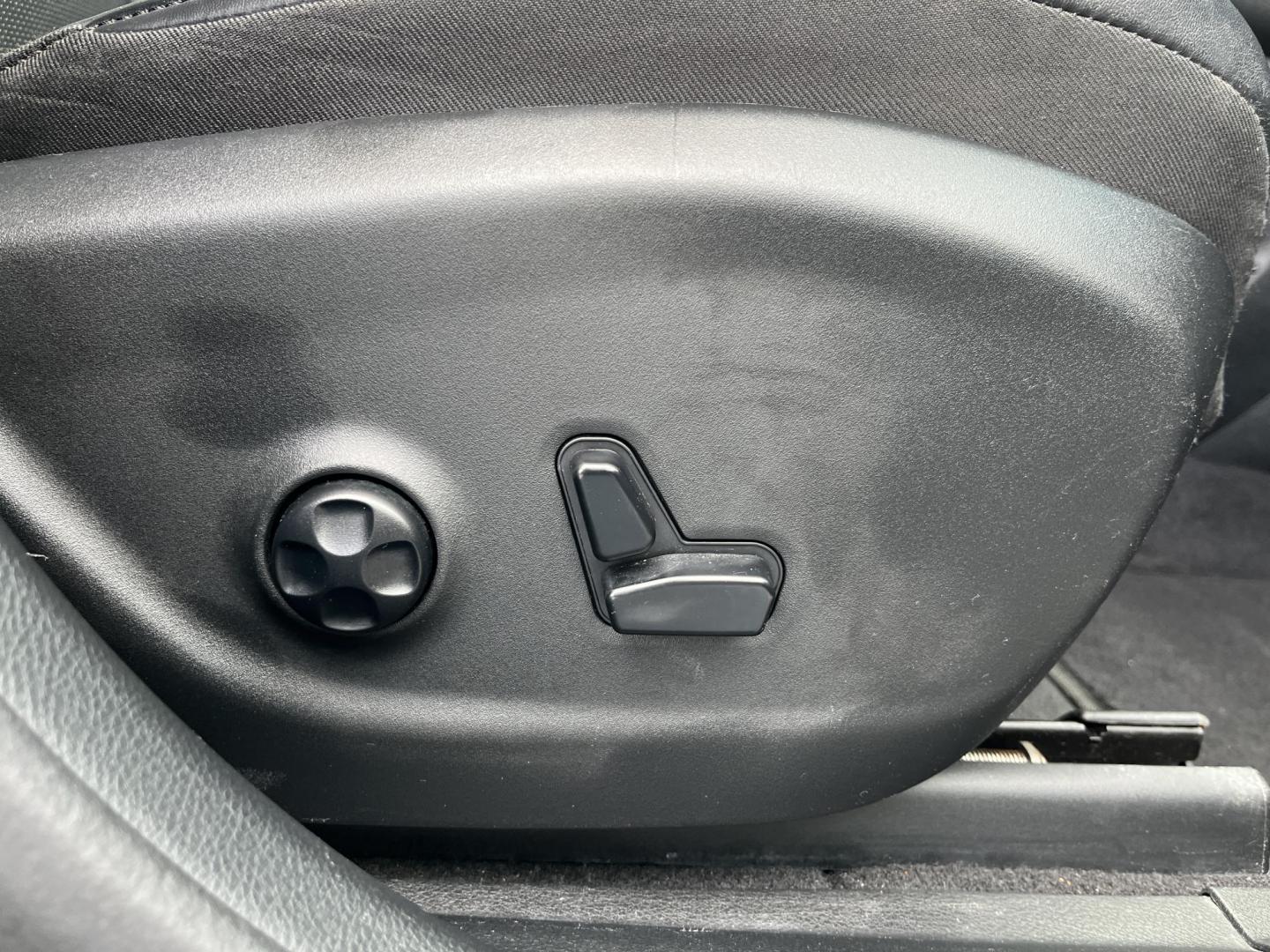 2020 Gray /Black Jeep Cherokee Limited 4WD (1C4PJMDXXLD) with an 3.2L V6 DOHC 24V engine, Automatic transmission, located at 11115 Chardon Rd. , Chardon, OH, 44024, (440) 214-9705, 41.580246, -81.241943 - 2020 Jeep Cherokee Limited 4WD – Premium Luxury with V6 Power and Confident Capability! This 2020 Jeep Cherokee Limited 4WD is a refined midsize SUV that offers upscale comfort, modern technology, and all-weather confidence. Powered by the strong 3.2L Pentastar V6 engine paired with a smooth 9-sp - Photo#38