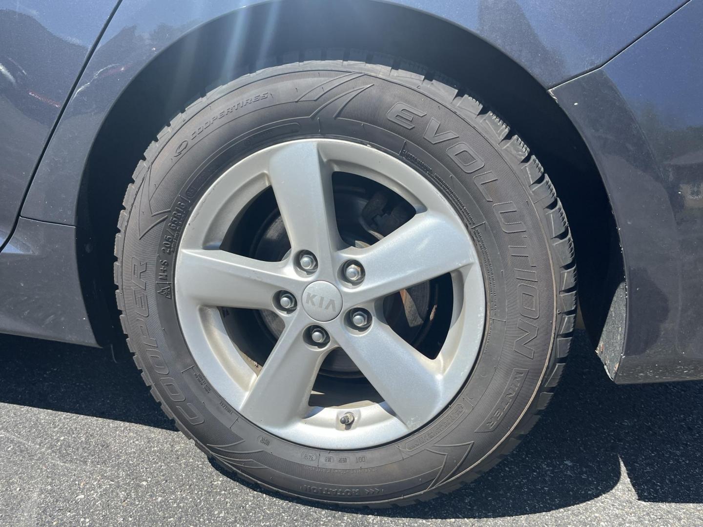 2015 Gray /Black Kia Optima LX (KNAGM4A74F5) with an 2.4L I4 DOHC 16V engine, Automatic transmission, located at 11115 Chardon Rd. , Chardon, OH, 44024, (440) 214-9705, 41.580246, -81.241943 - 2015 Kia Optima LX – Efficient, Reliable, and Feature-Packed Midsize Sedan! This clean 2015 Kia Optima LX is a smart, comfortable sedan that offers excellent value and low ownership costs. Powered by a smooth 2.4L I4 GDI engine paired with a responsive 6-speed automatic transmission, it delivers - Photo#10