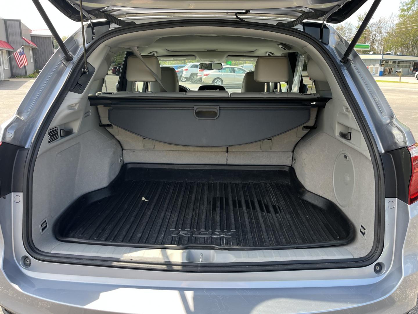 2016 Acura RDX 6-Spd AT AWD w/ Technology Package (5J8TB4H57GL) with an 2.3L L4 DOHC 16V engine, 6-Speed Automatic transmission, located at 547 E. Main St., Orwell, OH, 44076, (440) 437-5893, 41.535435, -80.847855 - Photo#13
