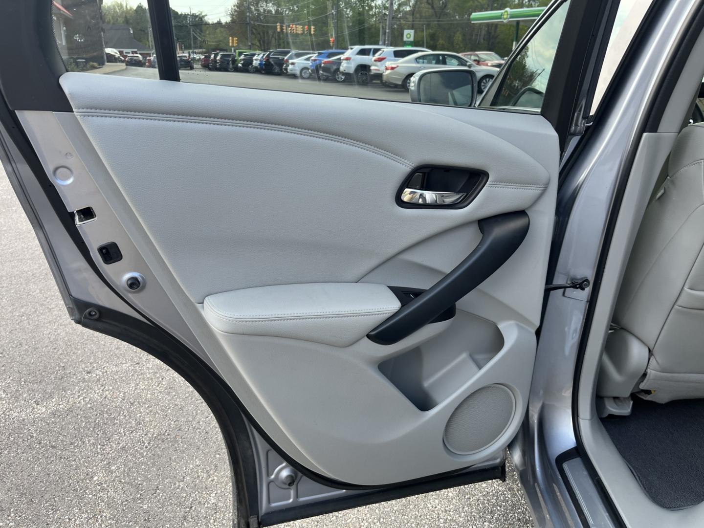 2016 Acura RDX 6-Spd AT AWD w/ Technology Package (5J8TB4H57GL) with an 2.3L L4 DOHC 16V engine, 6-Speed Automatic transmission, located at 547 E. Main St., Orwell, OH, 44076, (440) 437-5893, 41.535435, -80.847855 - Photo#26
