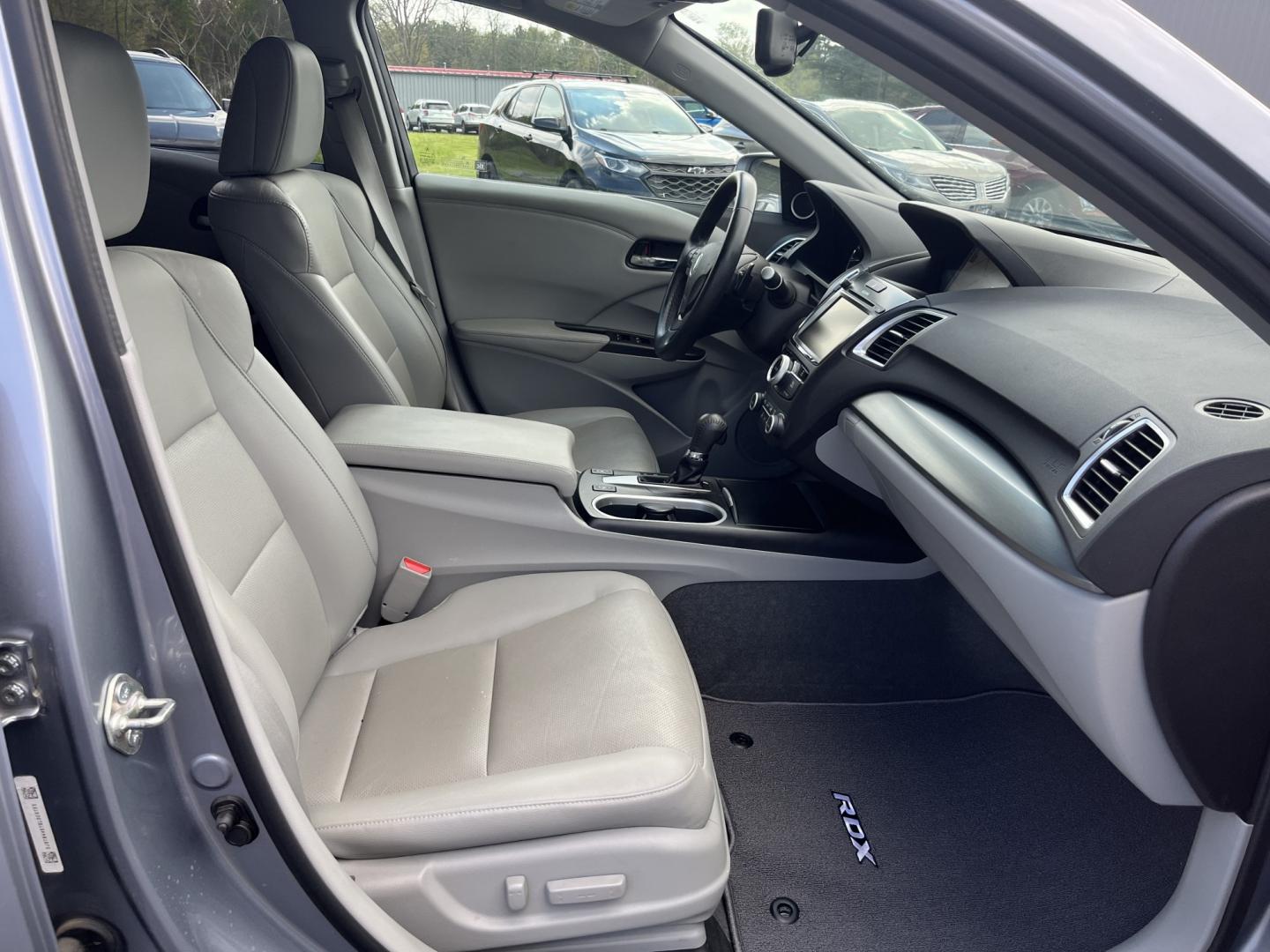 2016 Acura RDX 6-Spd AT AWD w/ Technology Package (5J8TB4H57GL) with an 2.3L L4 DOHC 16V engine, 6-Speed Automatic transmission, located at 547 E. Main St., Orwell, OH, 44076, (440) 437-5893, 41.535435, -80.847855 - Photo#31