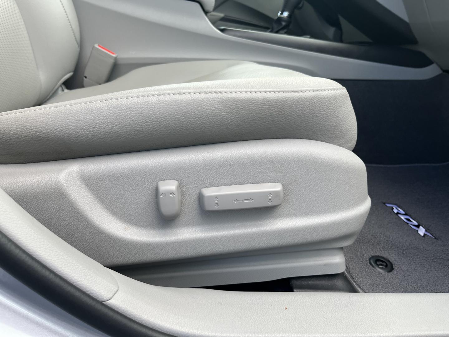 2016 Acura RDX 6-Spd AT AWD w/ Technology Package (5J8TB4H57GL) with an 2.3L L4 DOHC 16V engine, 6-Speed Automatic transmission, located at 547 E. Main St., Orwell, OH, 44076, (440) 437-5893, 41.535435, -80.847855 - Photo#32